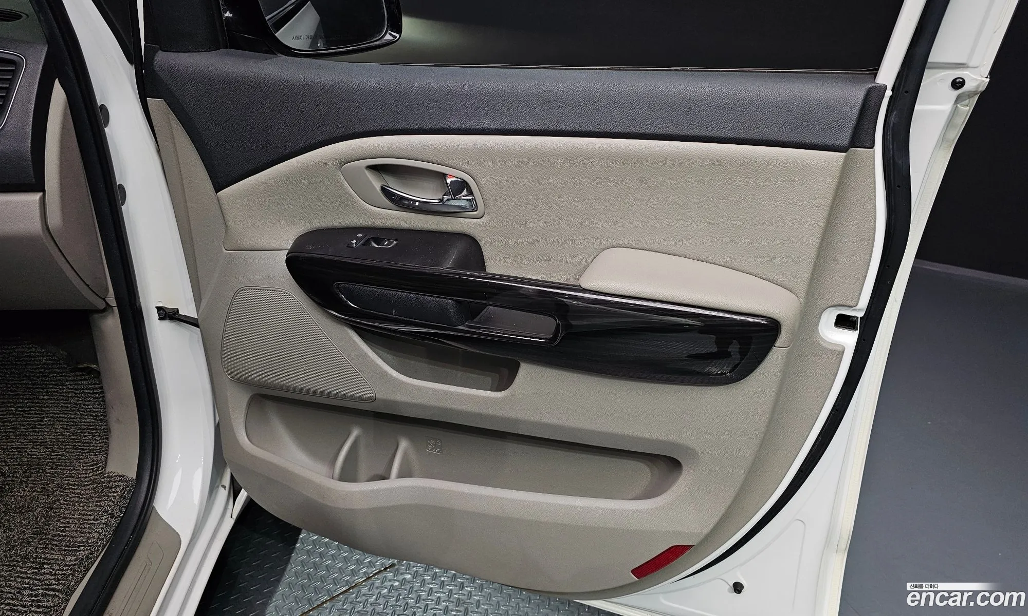 Kia Carnival 2020 KNAME81ABLS657917 — 11