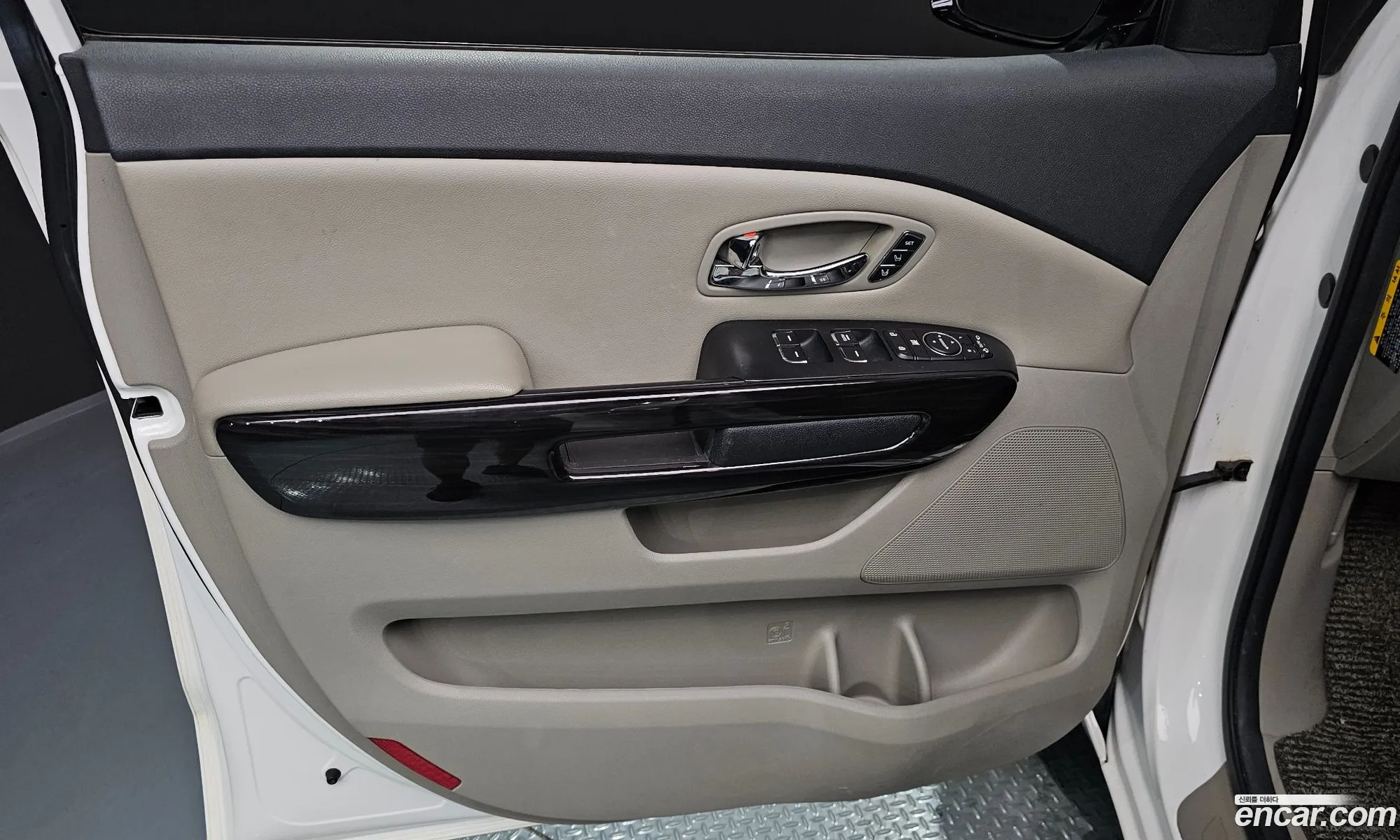 Kia Carnival 2020 KNAME81ABLS657917 — 2