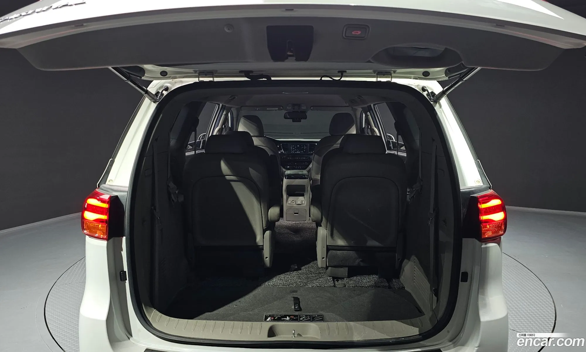 Kia Carnival 2020 KNAME81ABLS657917 — 8