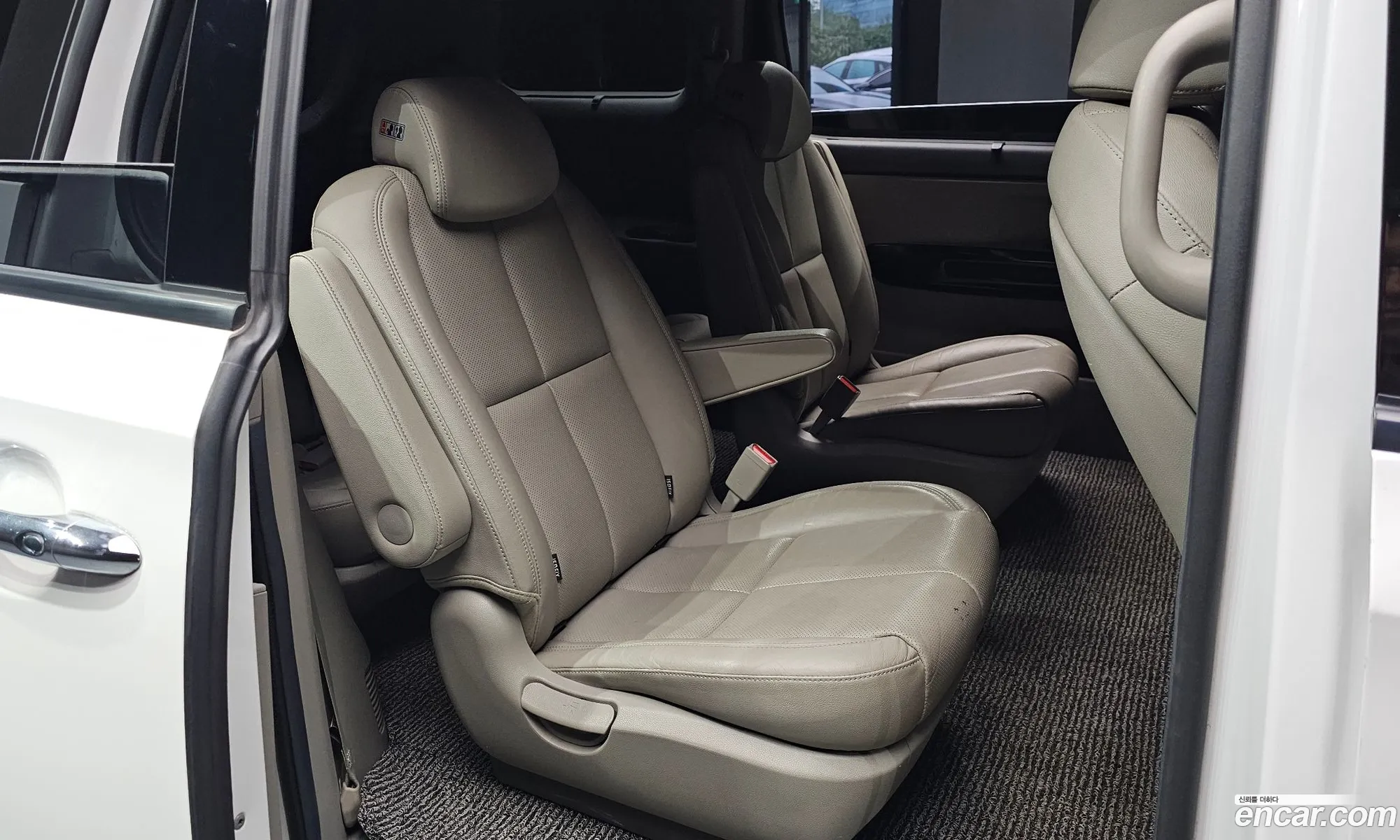 Kia Carnival 2020 KNAME81ABLS657917 — 3