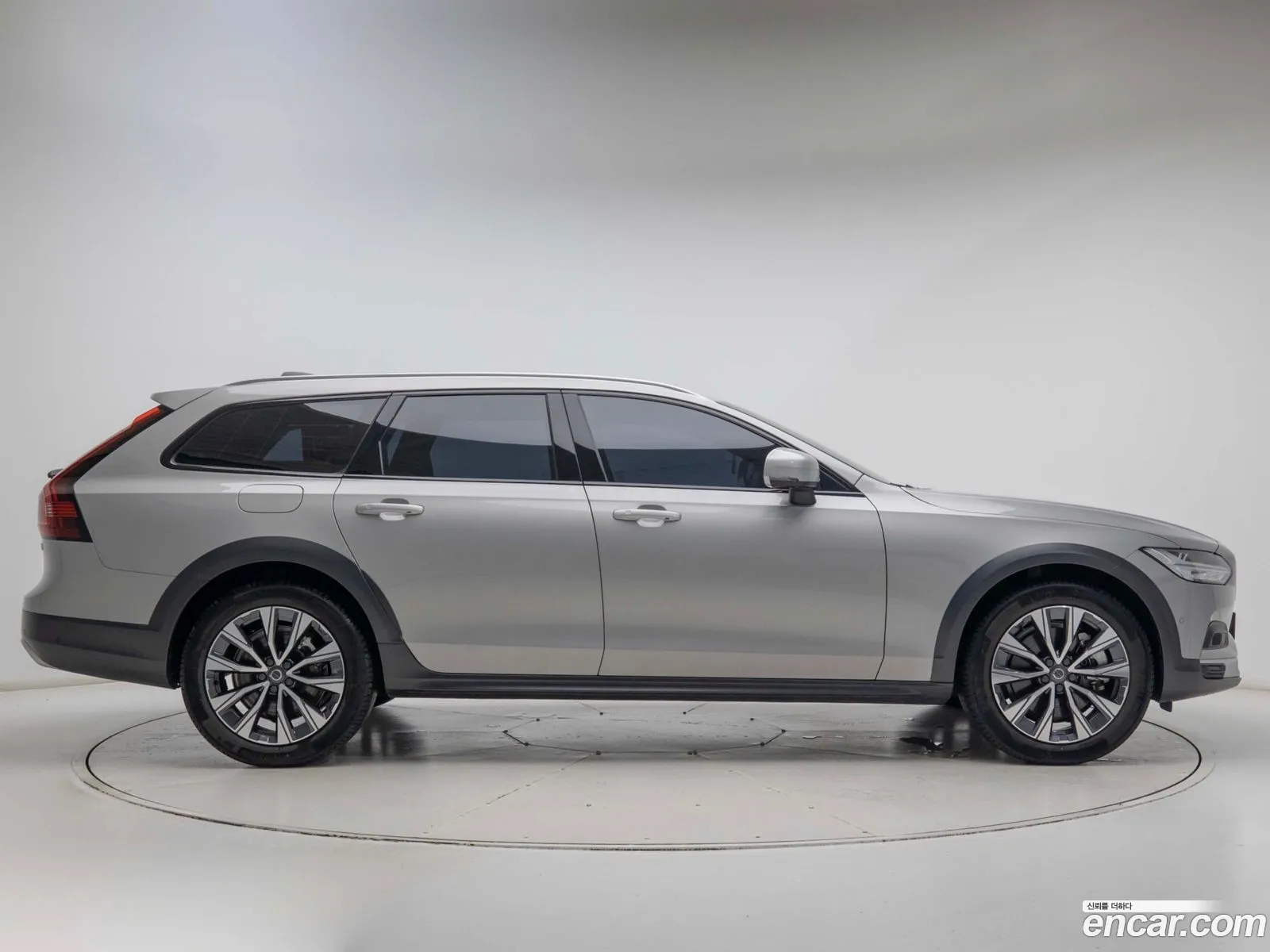 Volvo V90 Cross Country 2023 — 14