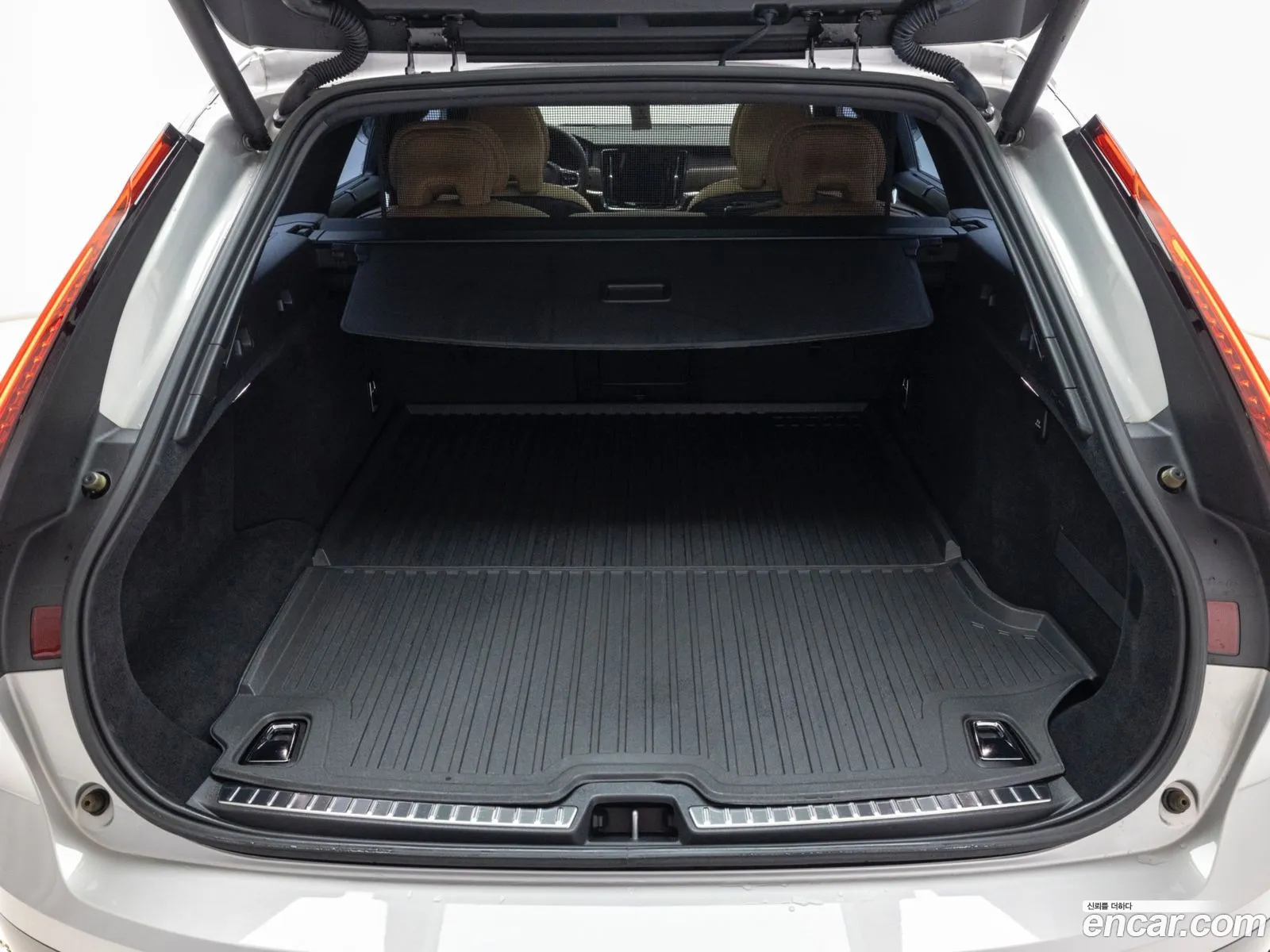 Volvo V90 Cross Country 2023 — 13
