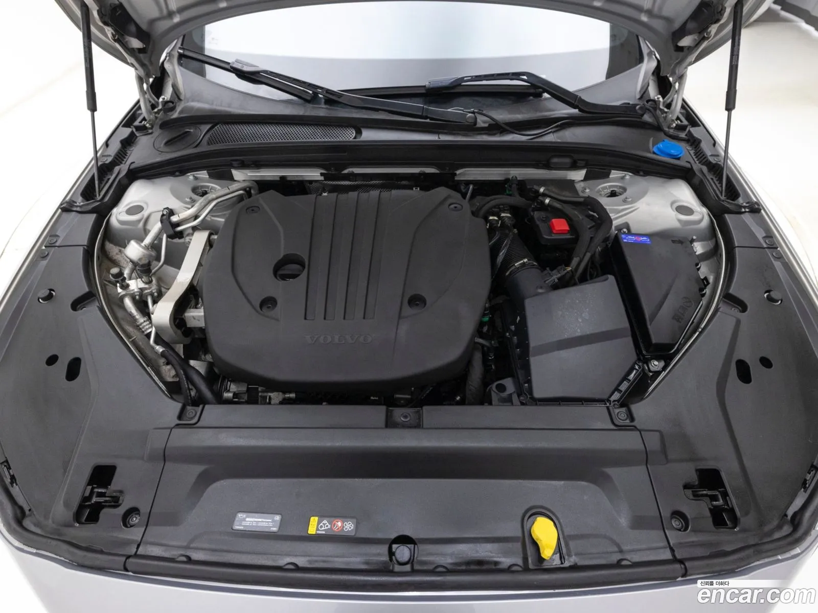 Volvo V90 Cross Country 2023 — 19