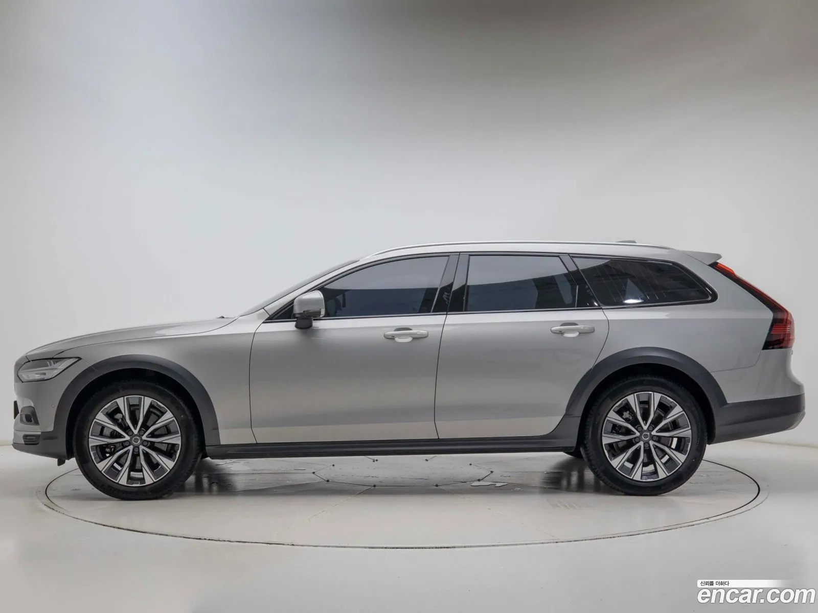 Volvo V90 Cross Country 2023 — 3