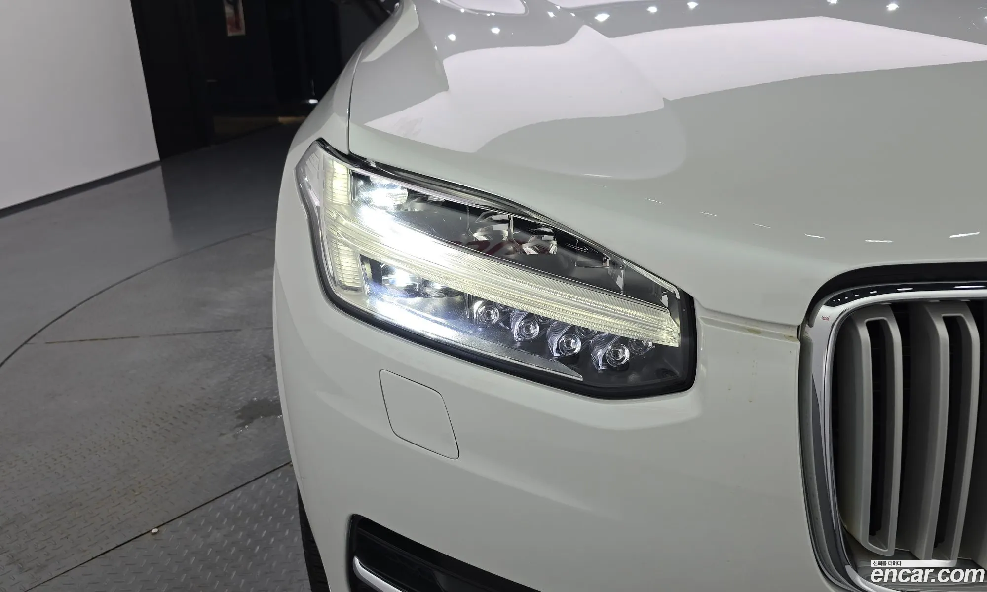 Volvo XC90 2017 YV1LF68ACJ1203806 — 34