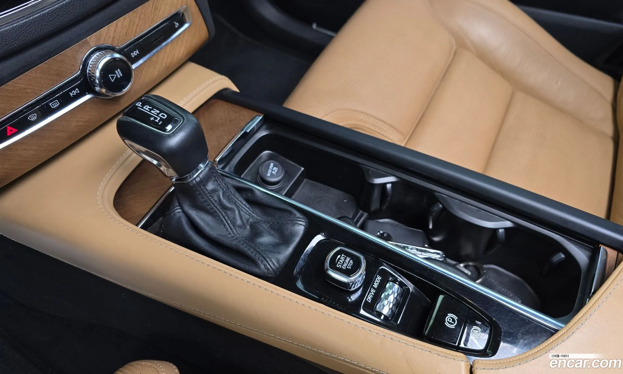 Volvo XC90 2017 YV1LF68ACJ1203806 — 7