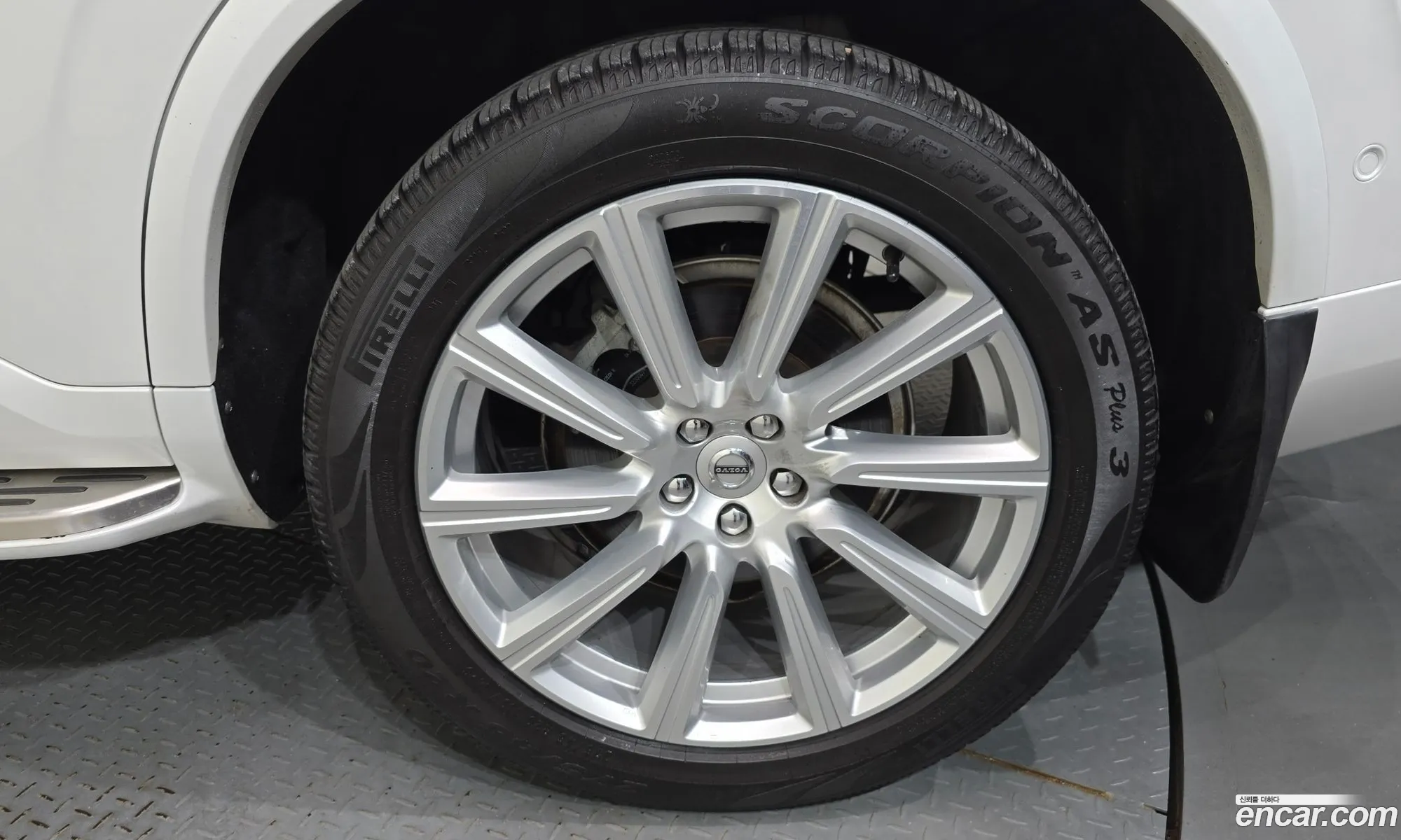 Volvo XC90 2017 YV1LF68ACJ1203806 — 10