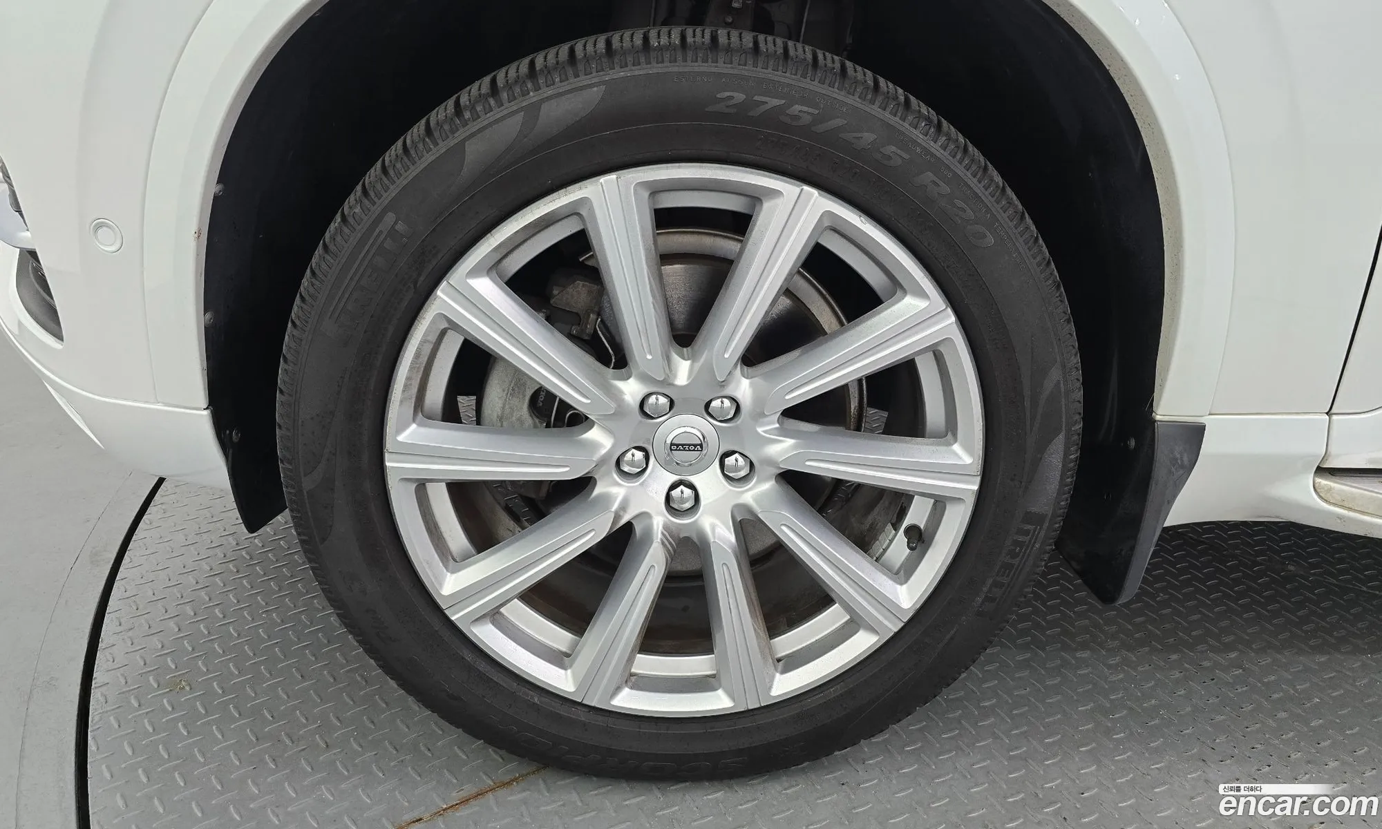 Volvo XC90 2017 YV1LF68ACJ1203806 — 28