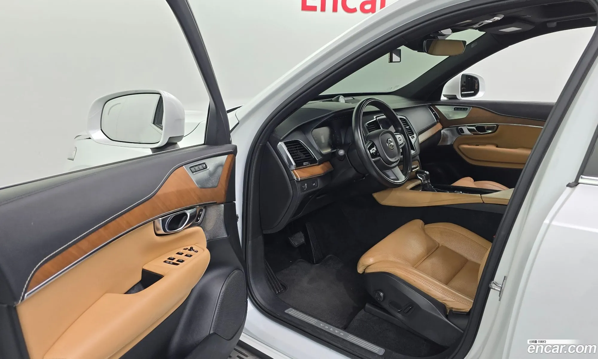 Volvo XC90 2017 YV1LF68ACJ1203806 — 32