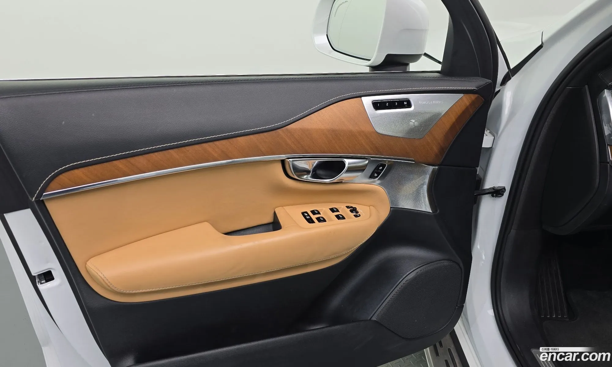 Volvo XC90 2017 YV1LF68ACJ1203806 — 14
