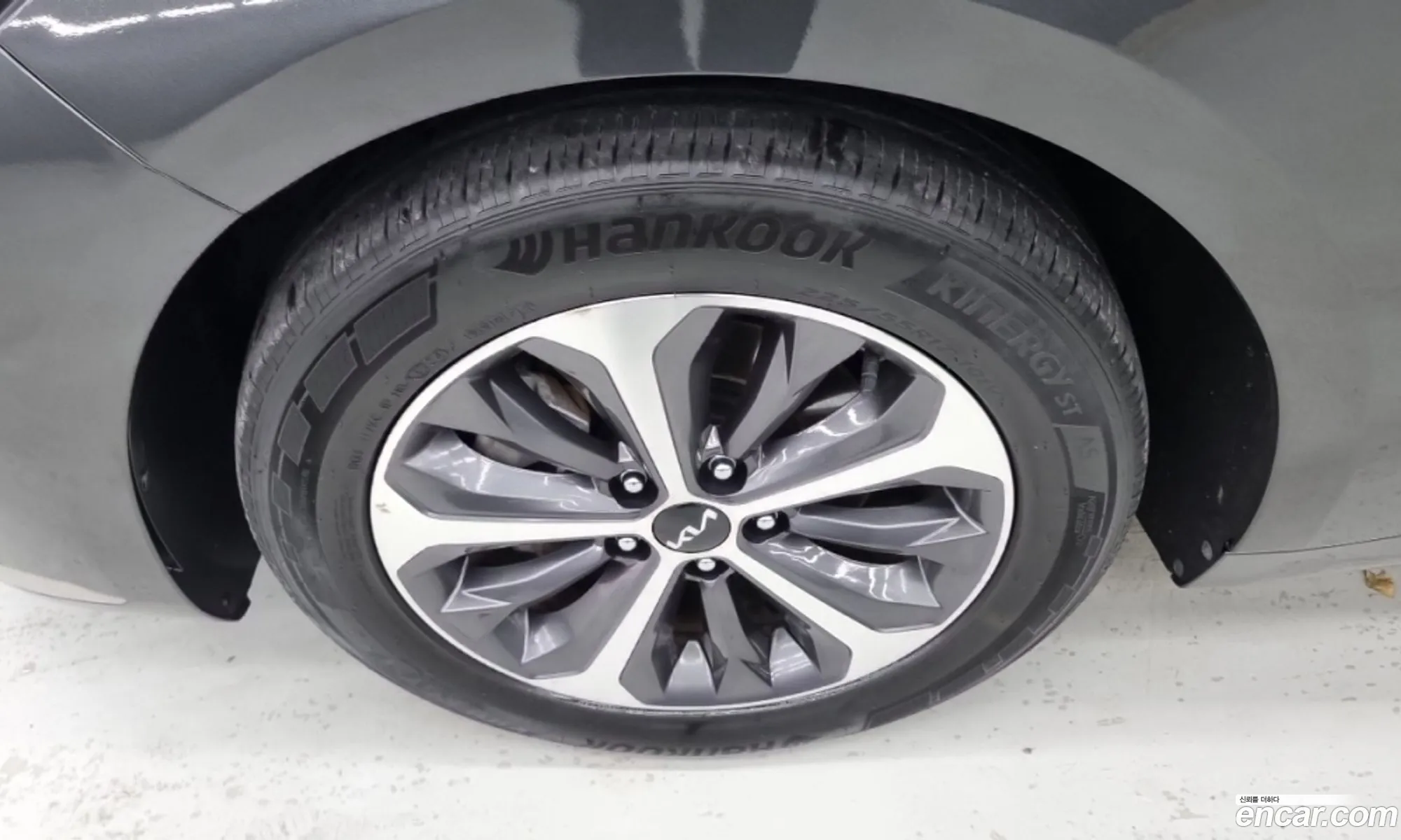 Kia K8 Hybrid 2023 — 8