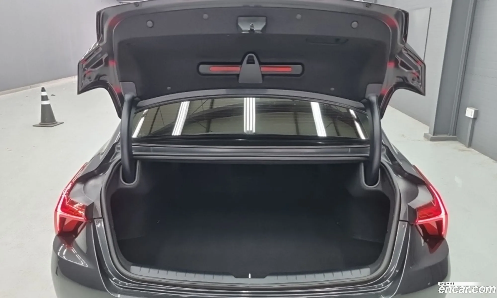 Kia K8 Hybrid 2023 — 11