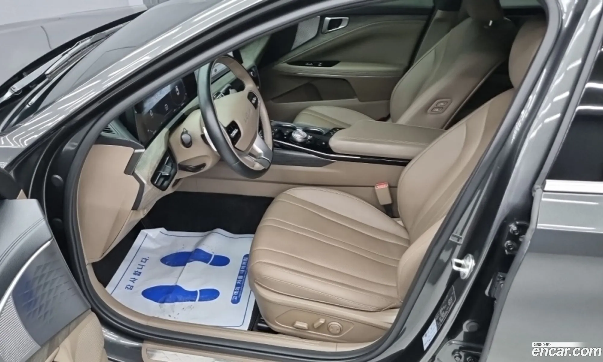 Kia K8 Hybrid 2023 — 10