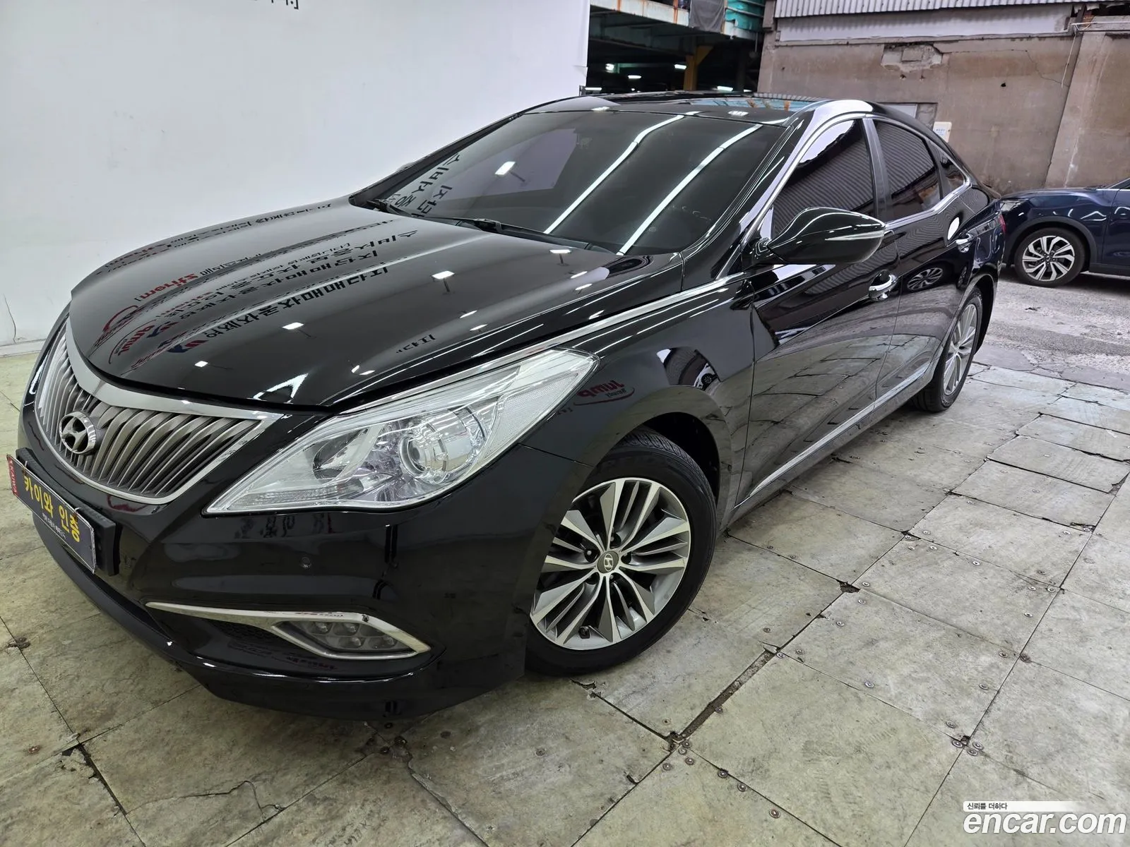 Hyundai Grandeur HG 2014 — 17