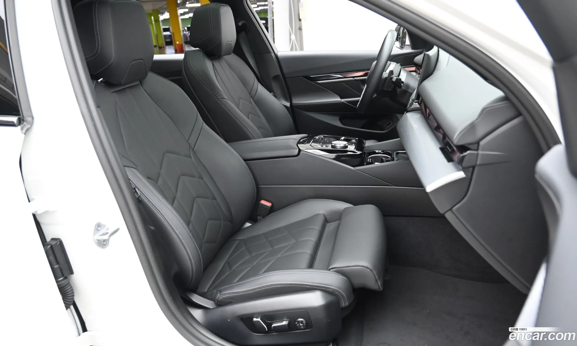 BMW 5 Series 2025 — 8