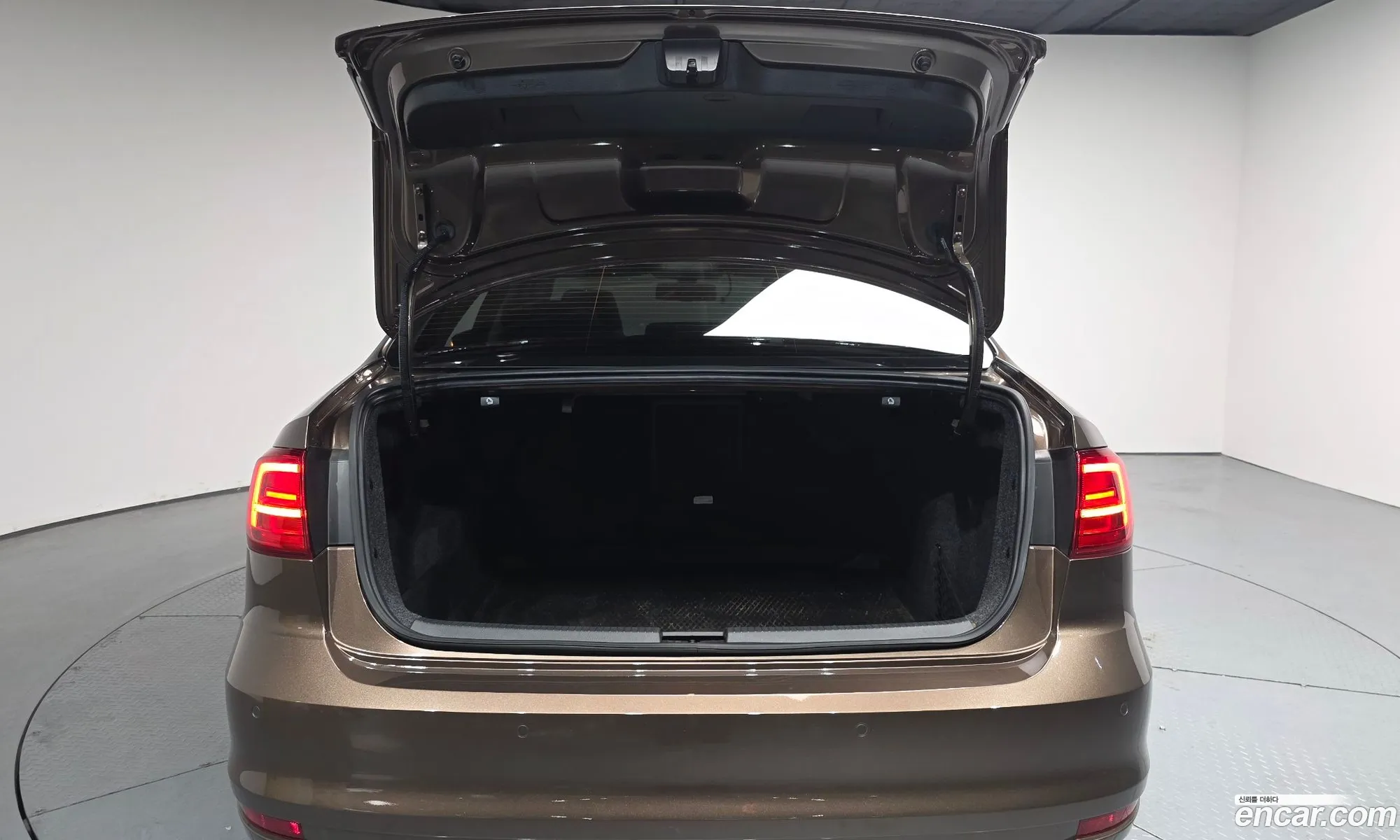 Volkswagen Jetta 2015 — 28