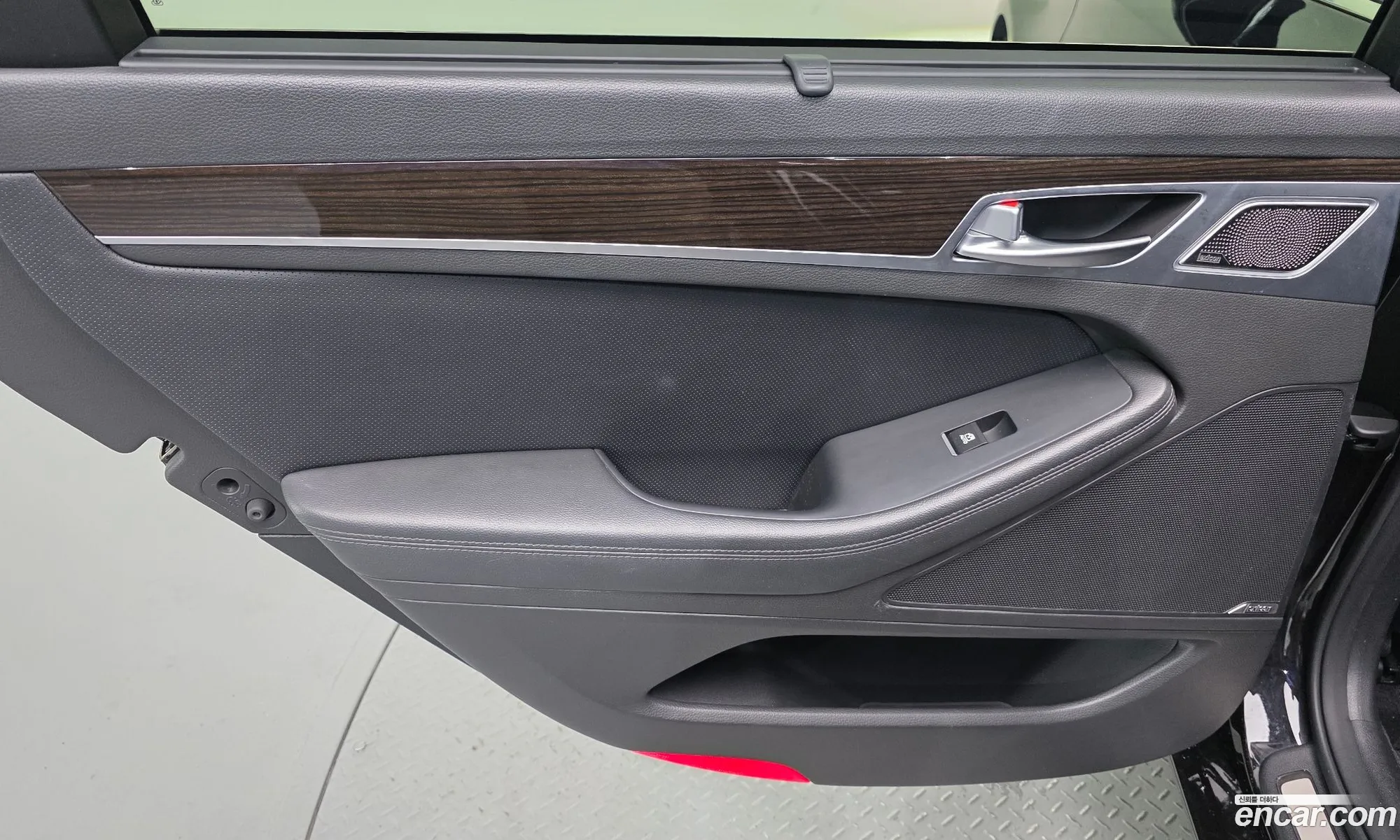 Genesis G80 2017 KMHGM41DDHU232634 — 12