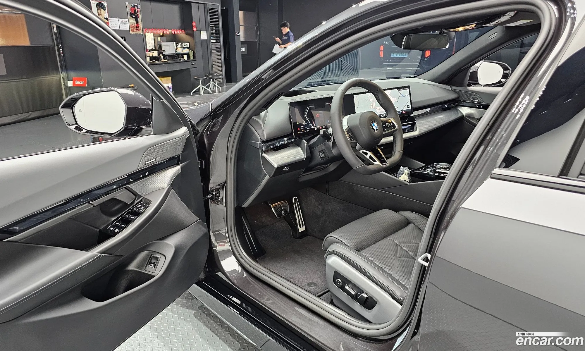 BMW 5 Series 2025 WBA51FJ08SCV35662 — 19