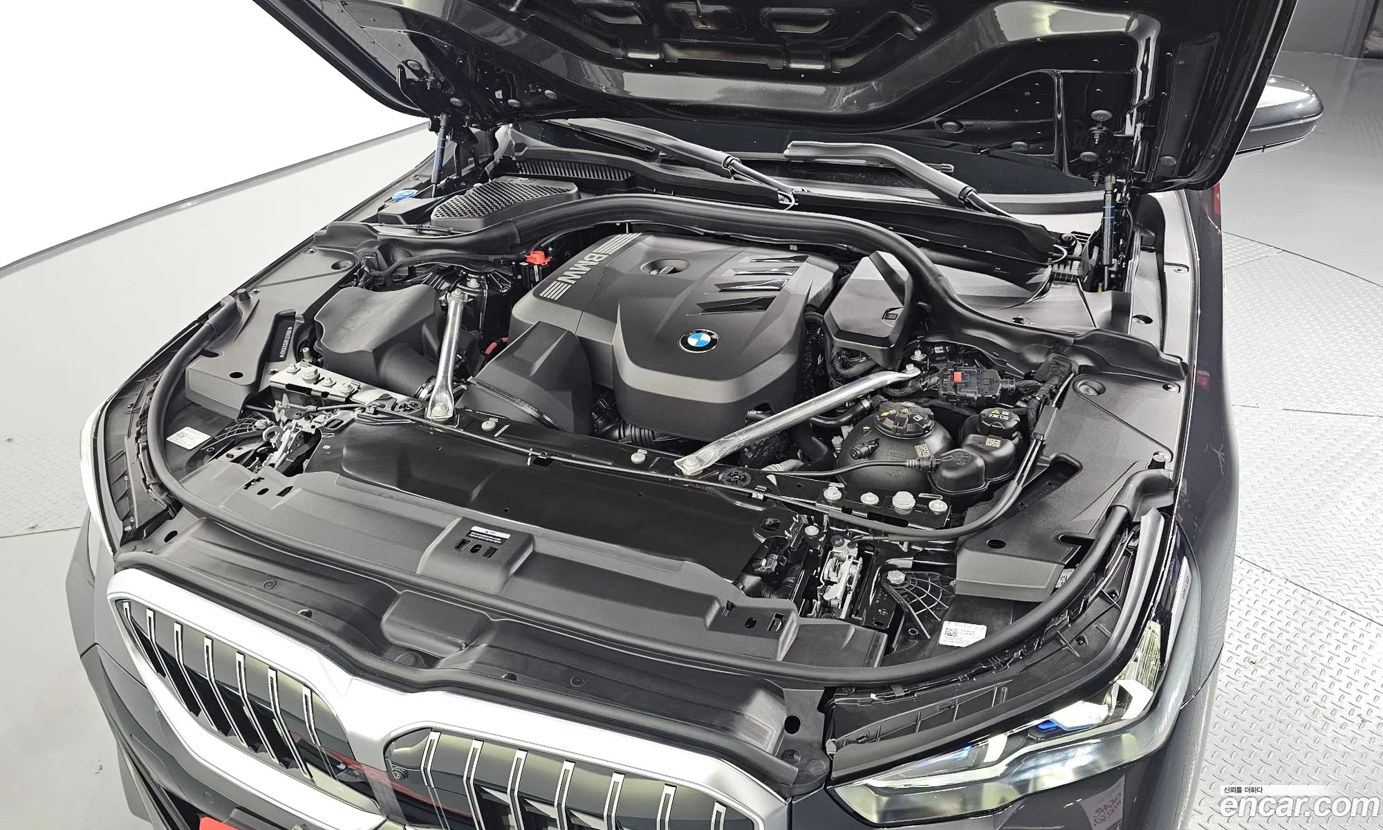 BMW 5 Series 2025 WBA51FJ08SCV35662 — 30
