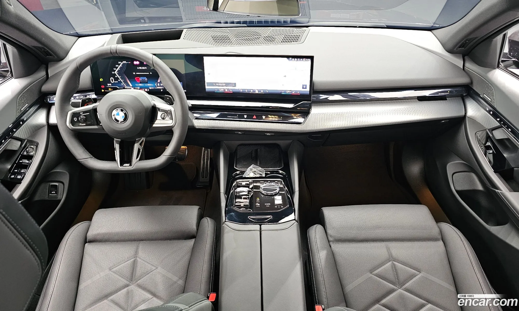 BMW 5 Series 2025 WBA51FJ08SCV35662 — 26