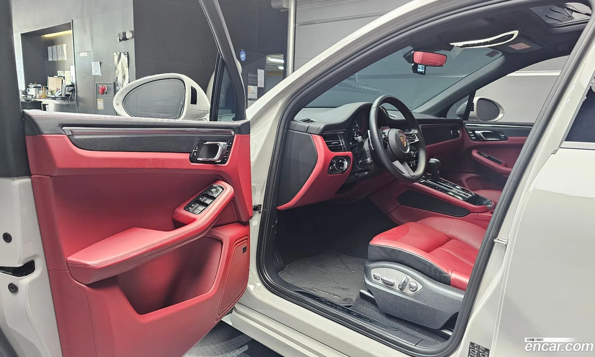 Porsche Macan 2023 WP1AF2951PLB55659 — 2