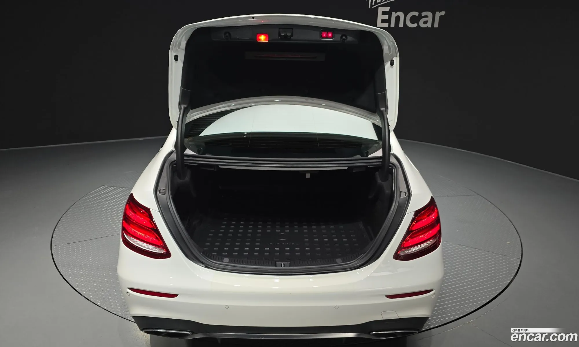 Mercedes-Benz E-Class W213 2017 — 10