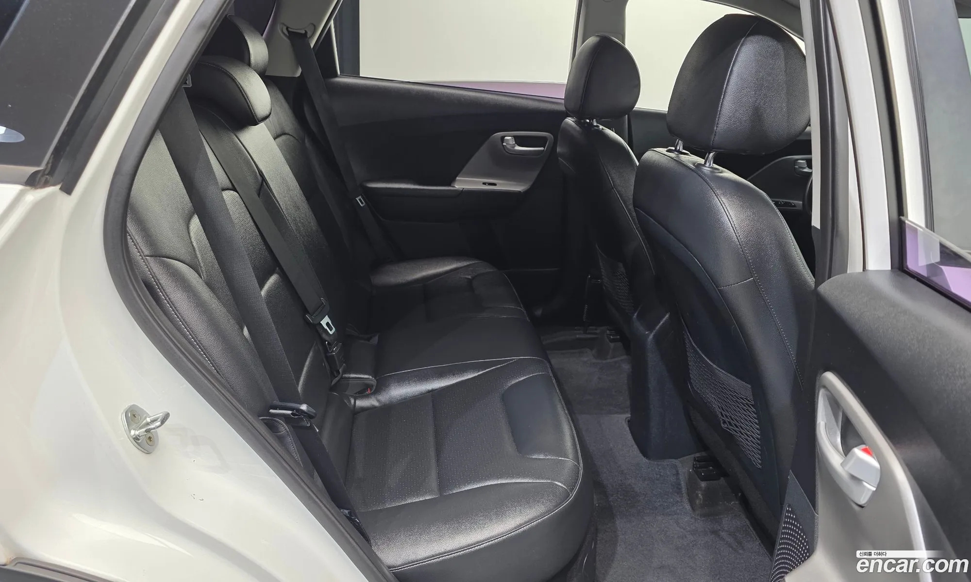 Kia Niro 2017 KNACA81CGHA072090 — 31