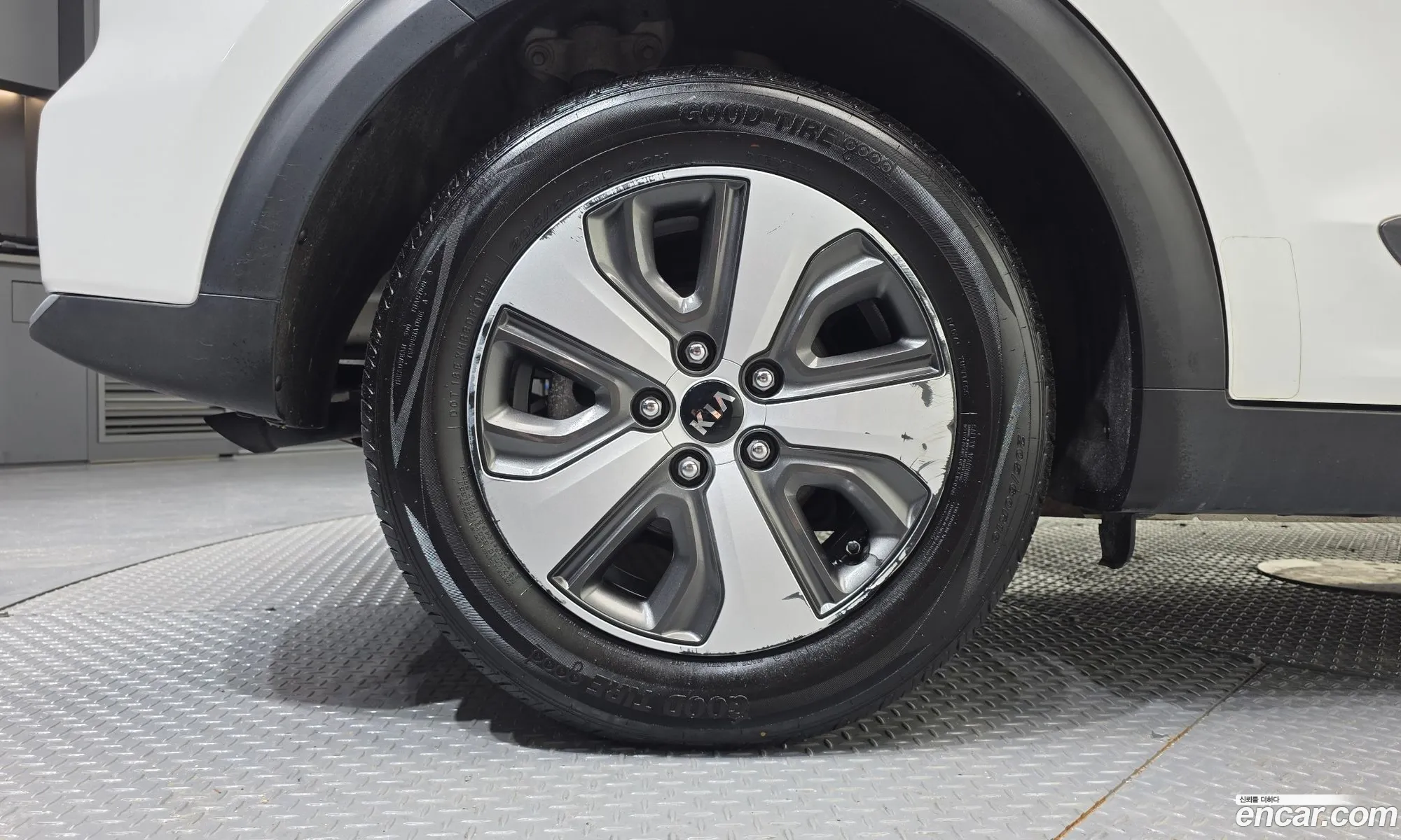 Kia Niro 2017 KNACA81CGHA072090 — 32