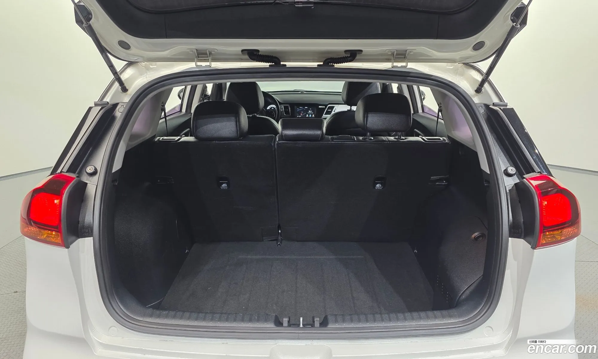 Kia Niro 2017 KNACA81CGHA072090 — 7