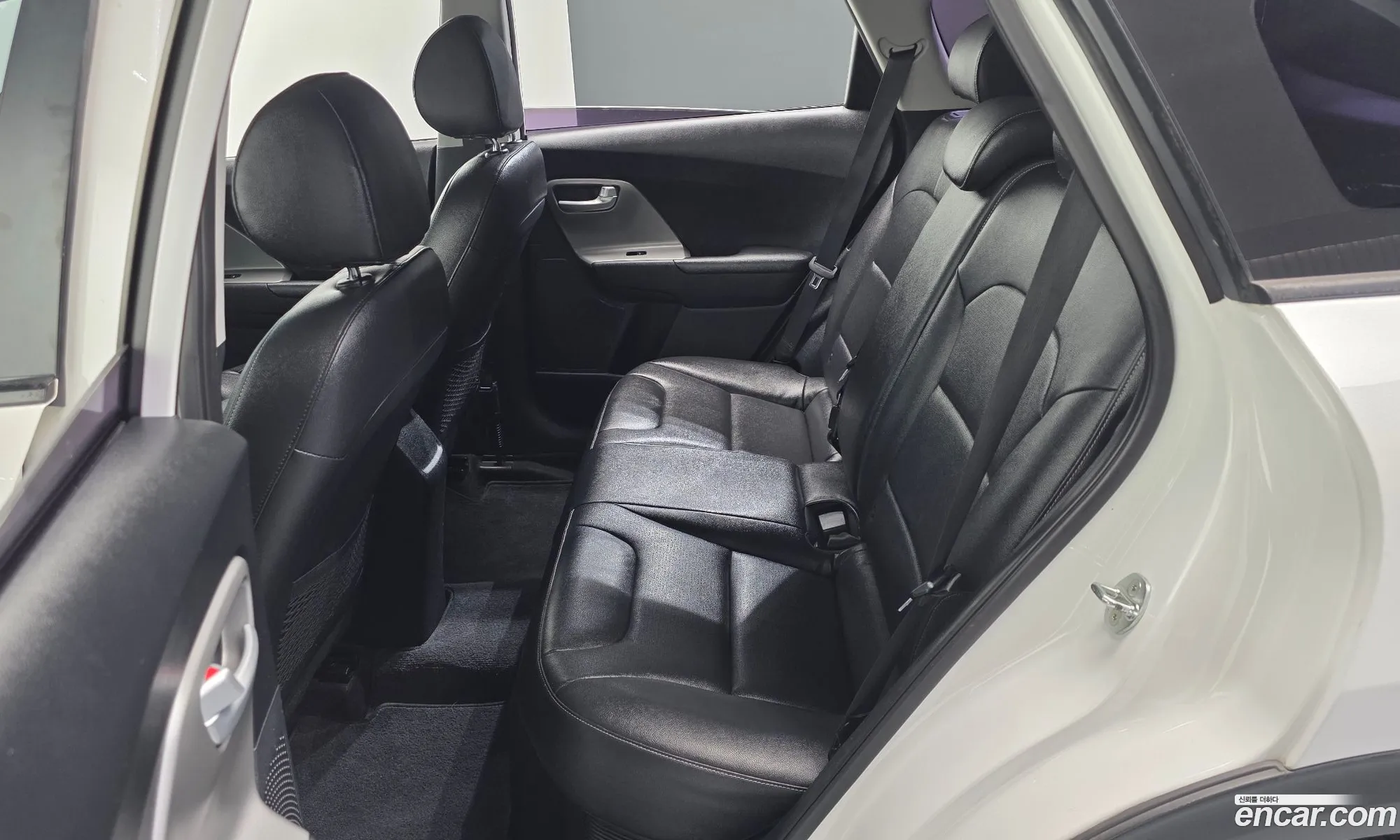 Kia Niro 2017 KNACA81CGHA072090 — 26
