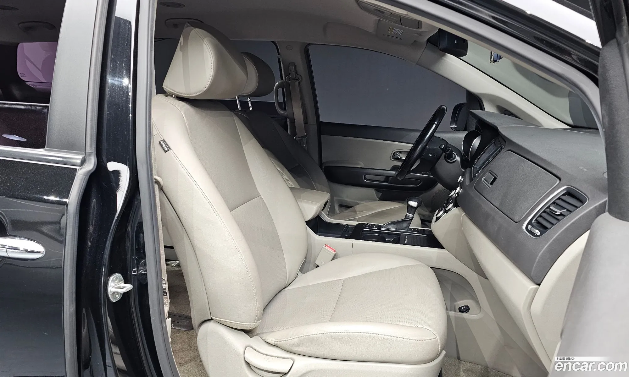Kia Carnival 2017 — 23