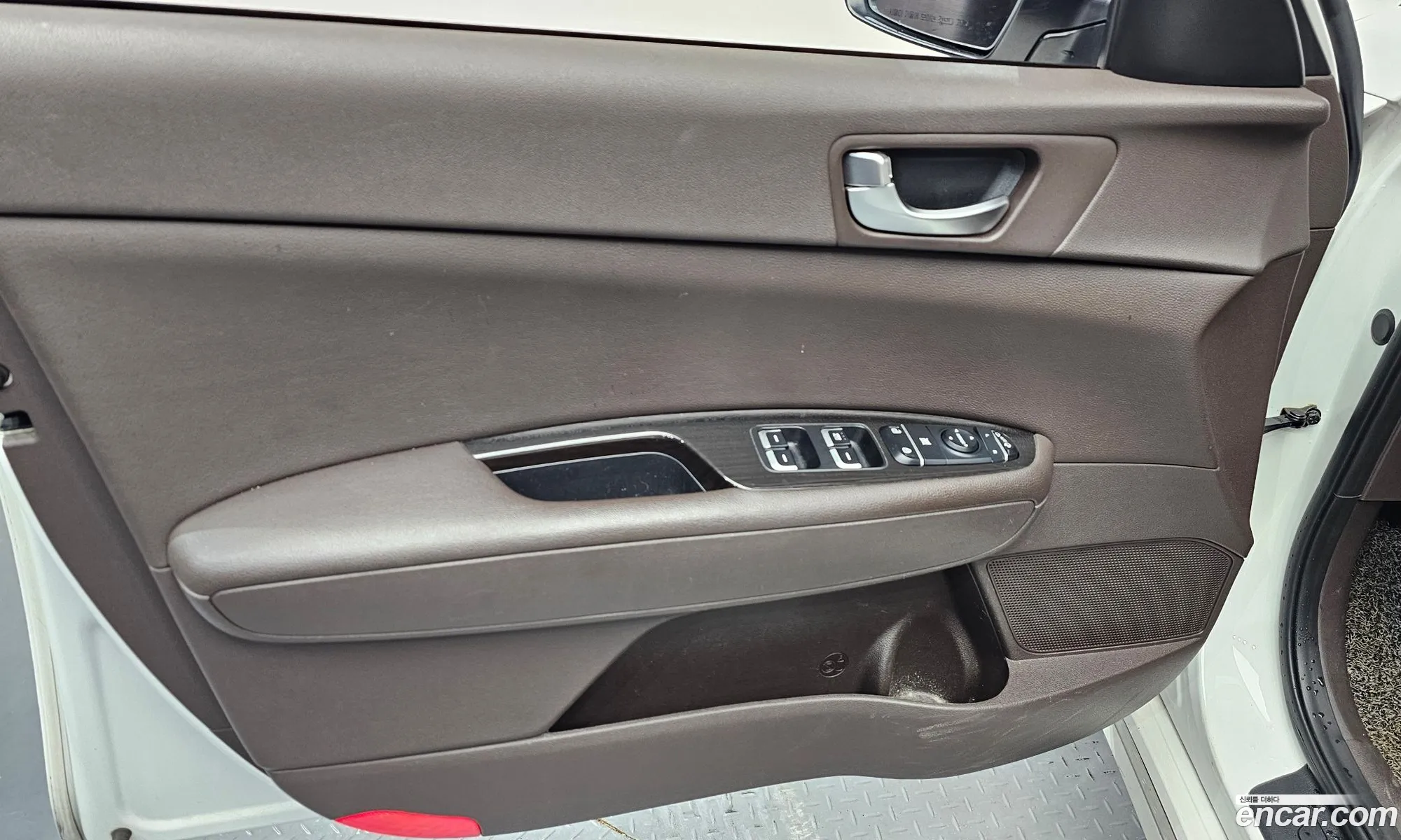 Kia K5 2018 KNAGU411BKA263988 — 4