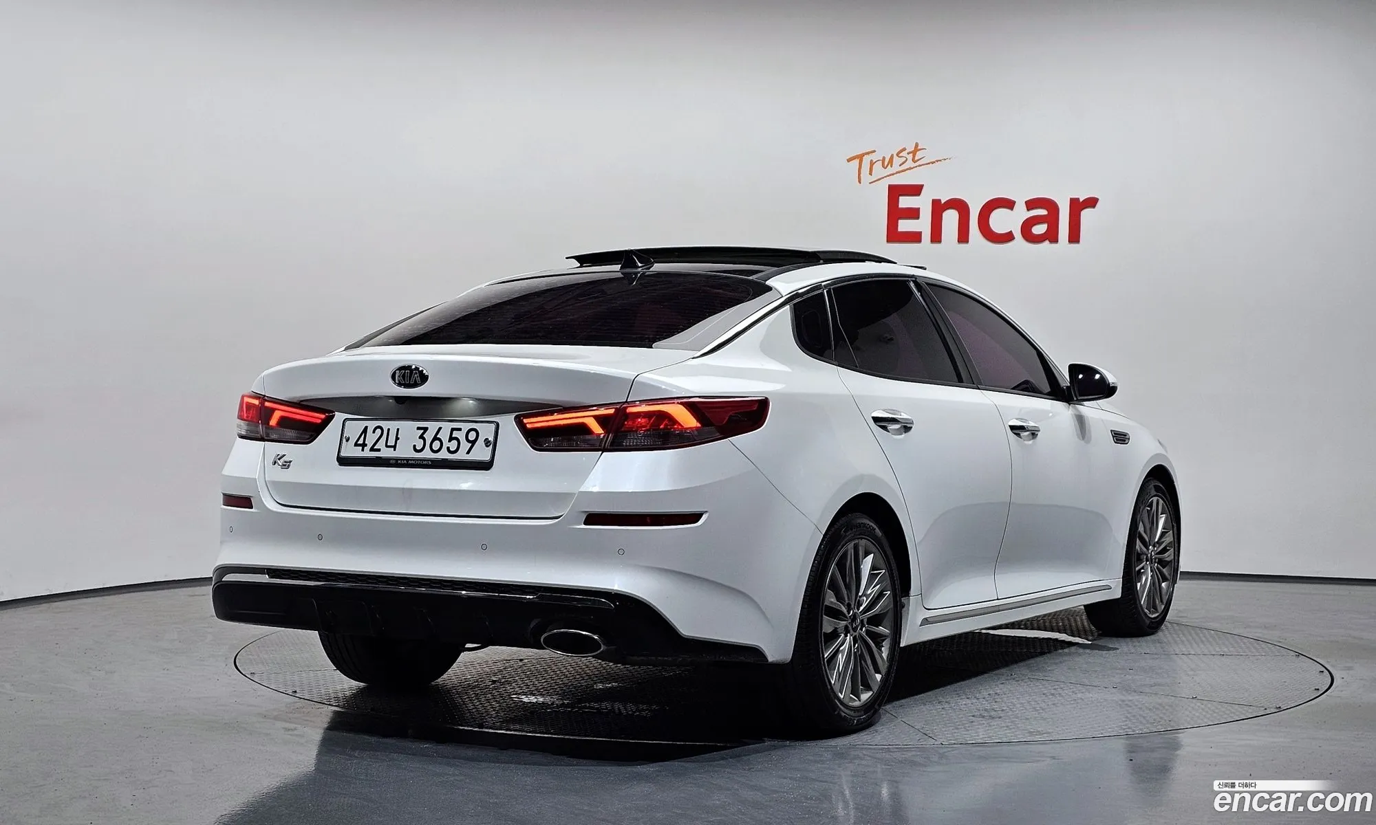 Kia K5 2018 KNAGU411BKA263988 — 3