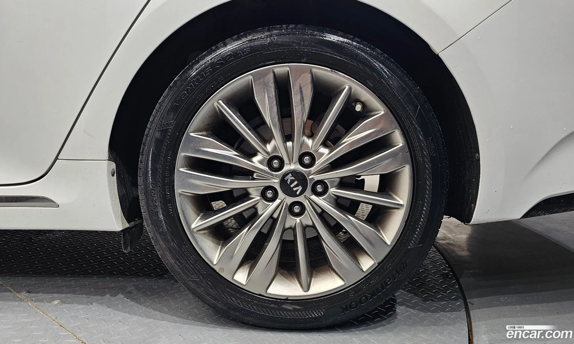 Kia K5 2018 KNAGU411BKA263988 — 16