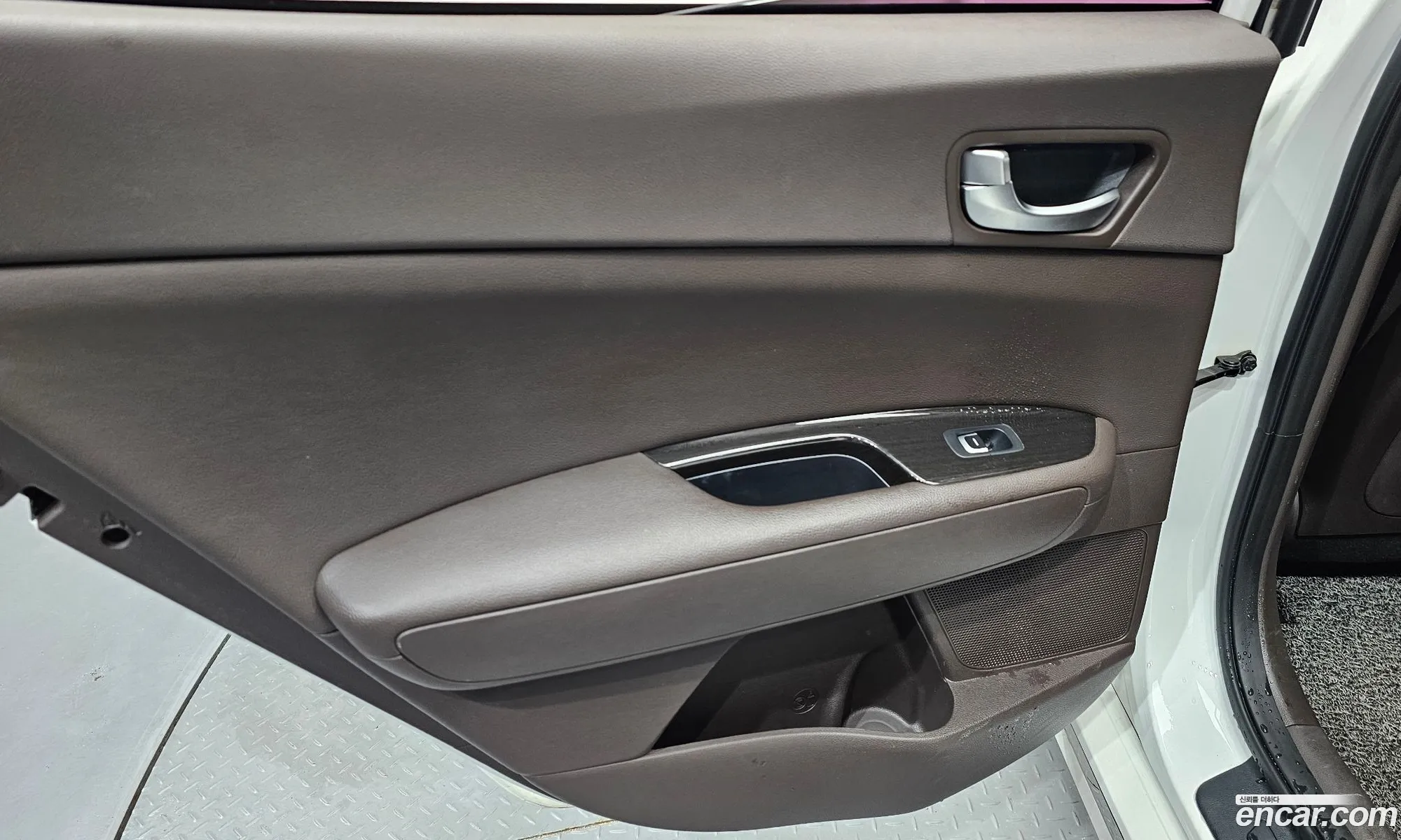 Kia K5 2018 KNAGU411BKA263988 — 9