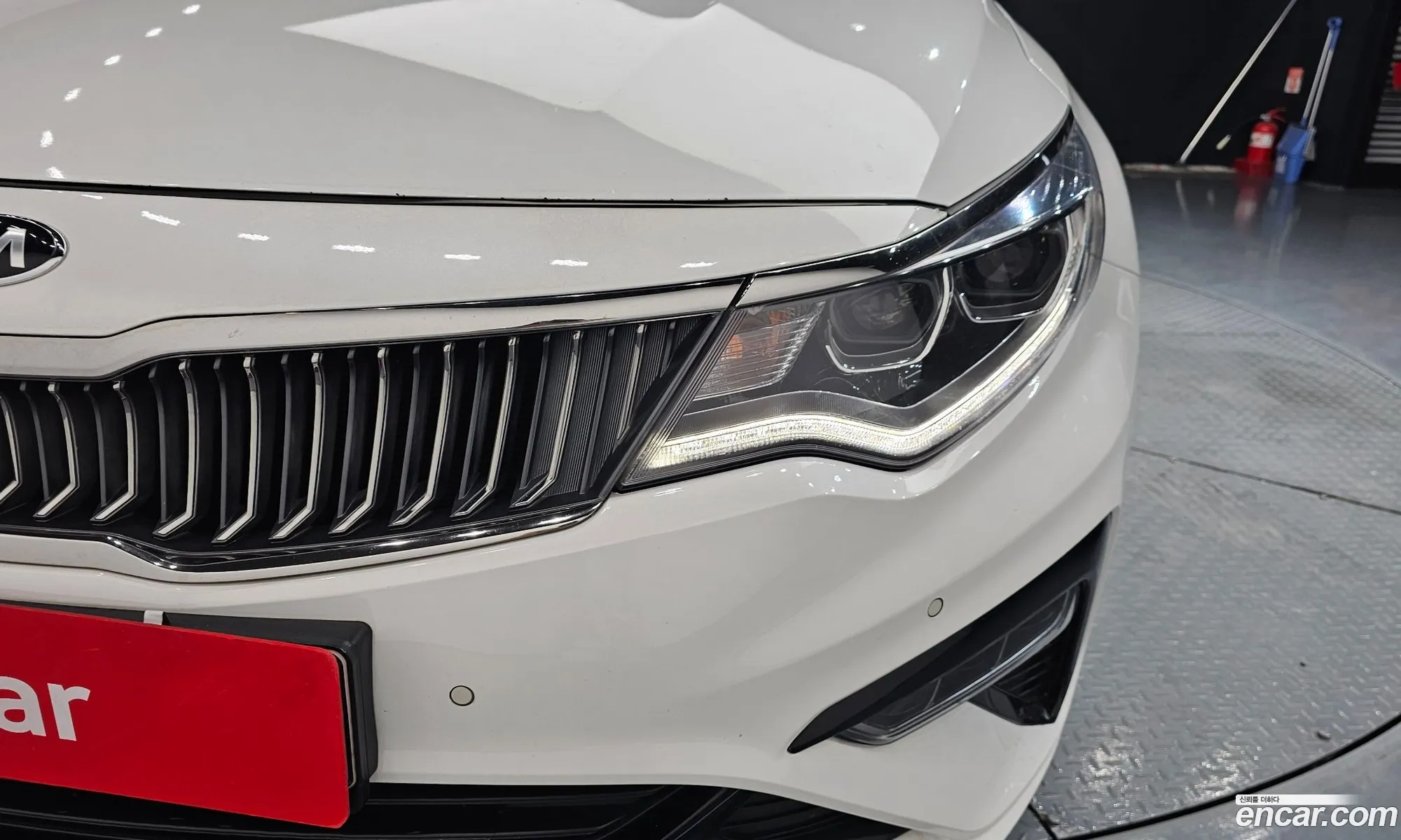 Kia K5 2018 KNAGU411BKA263988 — 18