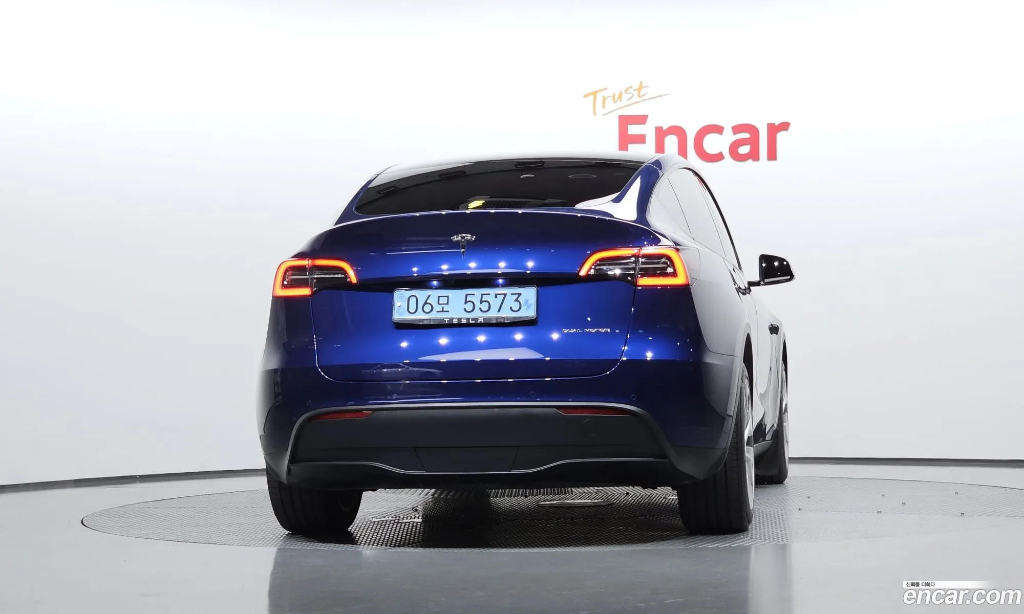 Tesla Model Y 2022 — 16