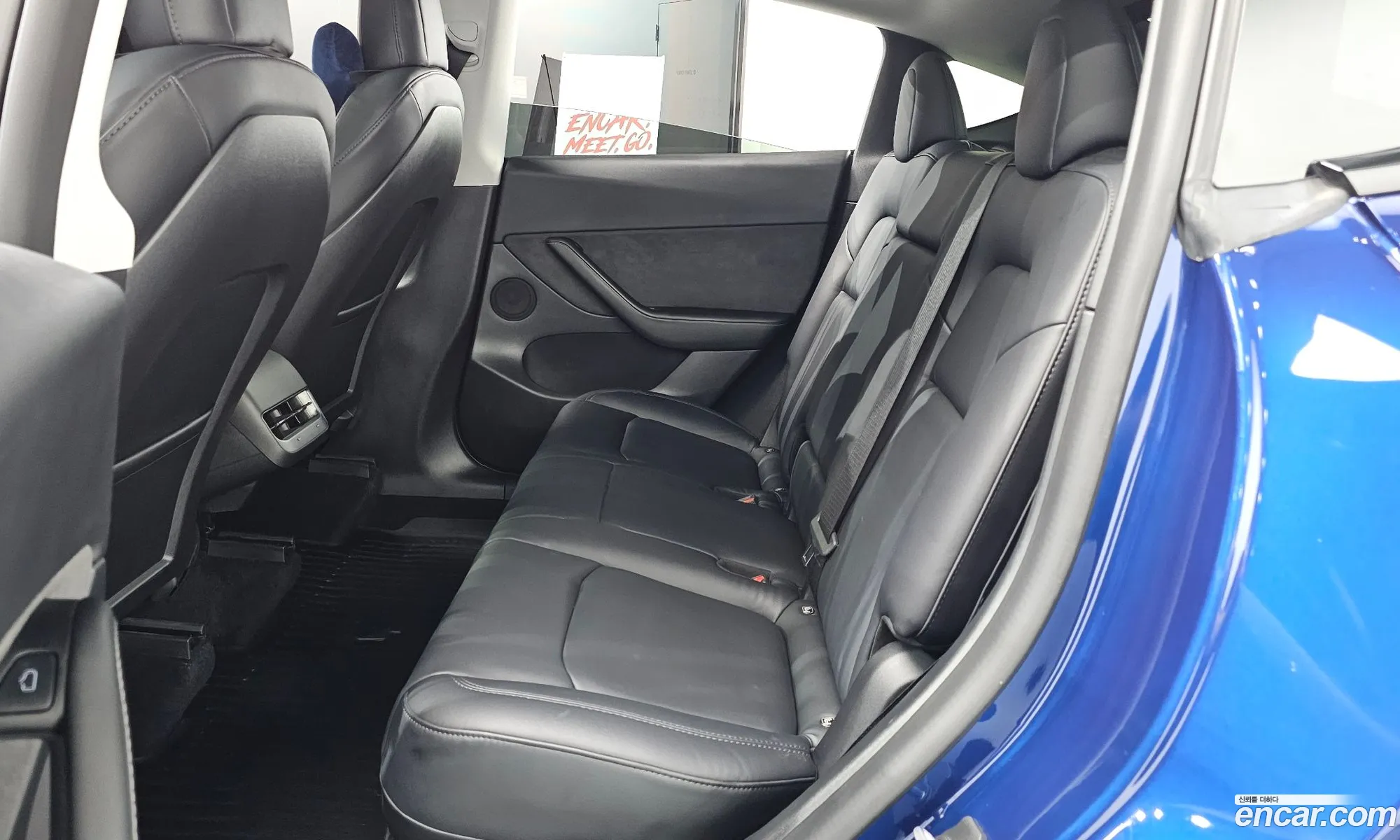 Tesla Model Y 2022 — 24