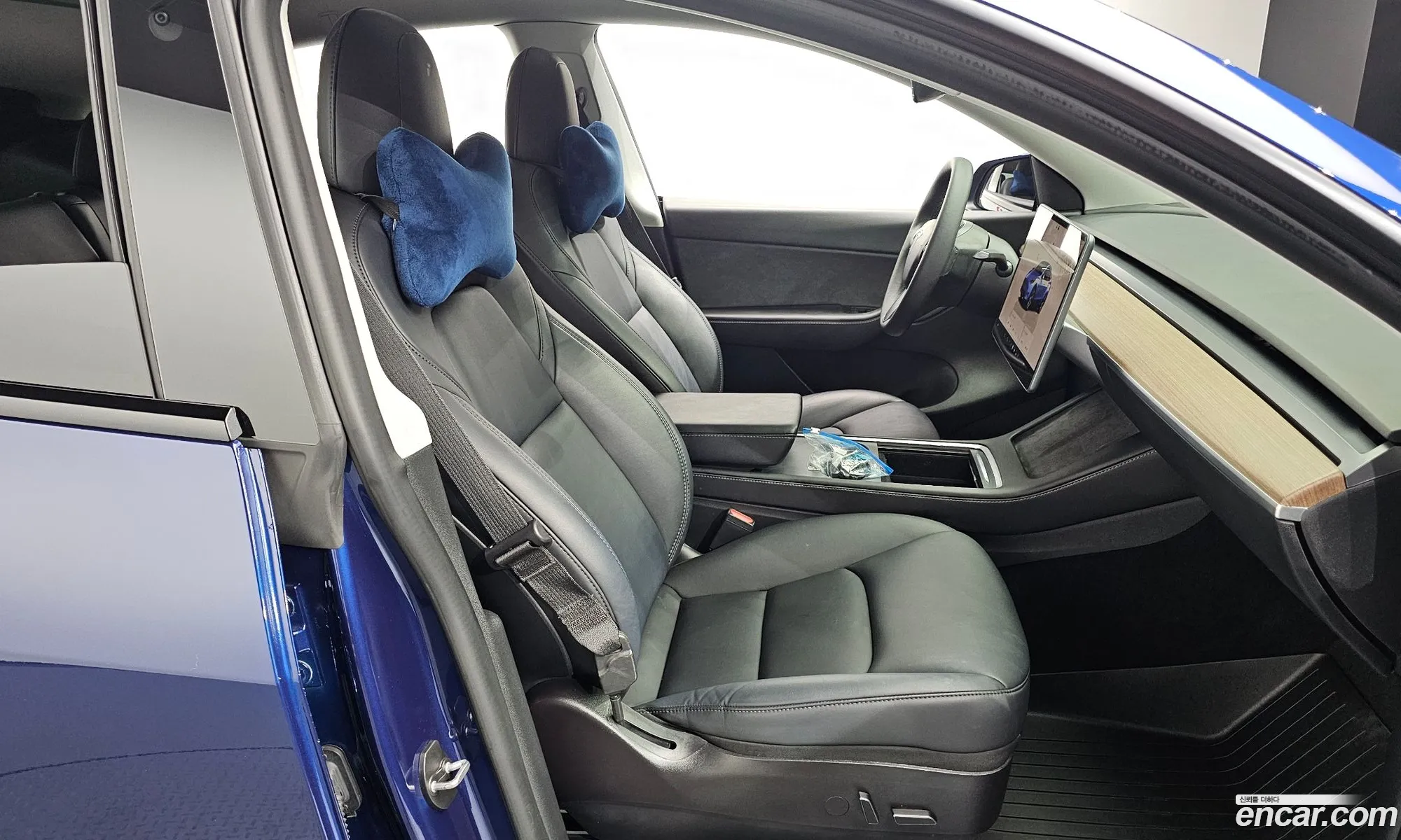 Tesla Model Y 2022 — 35