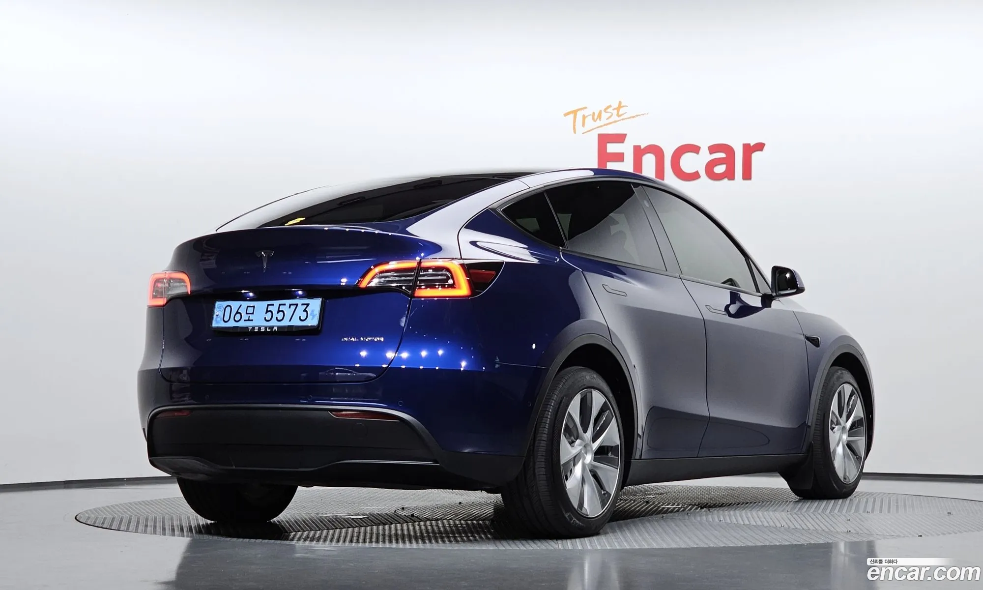 Tesla Model Y 2022 — 17