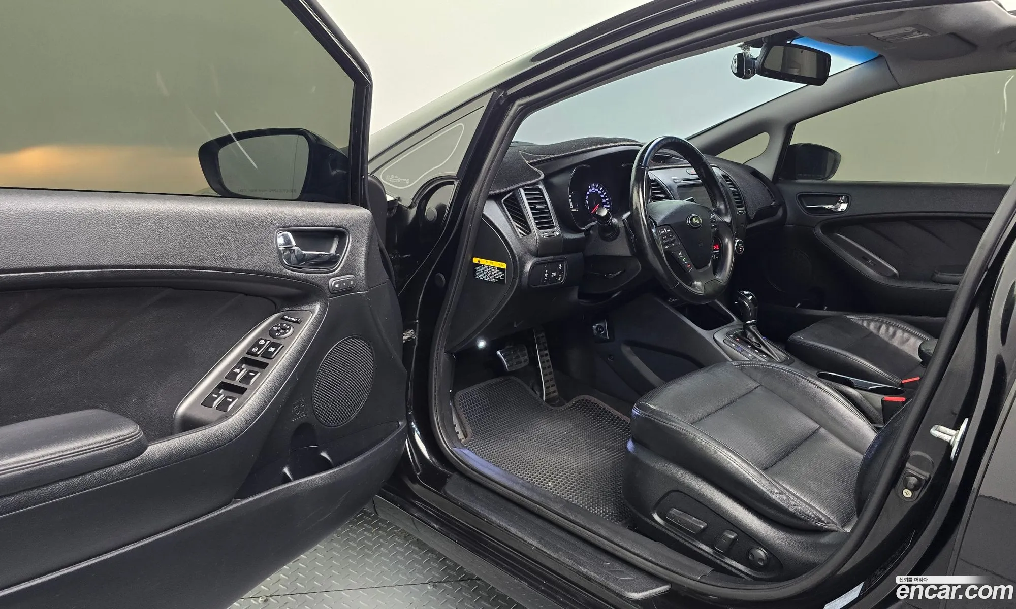 Kia K3 2013 KNAFZ412BDA061294 — 28