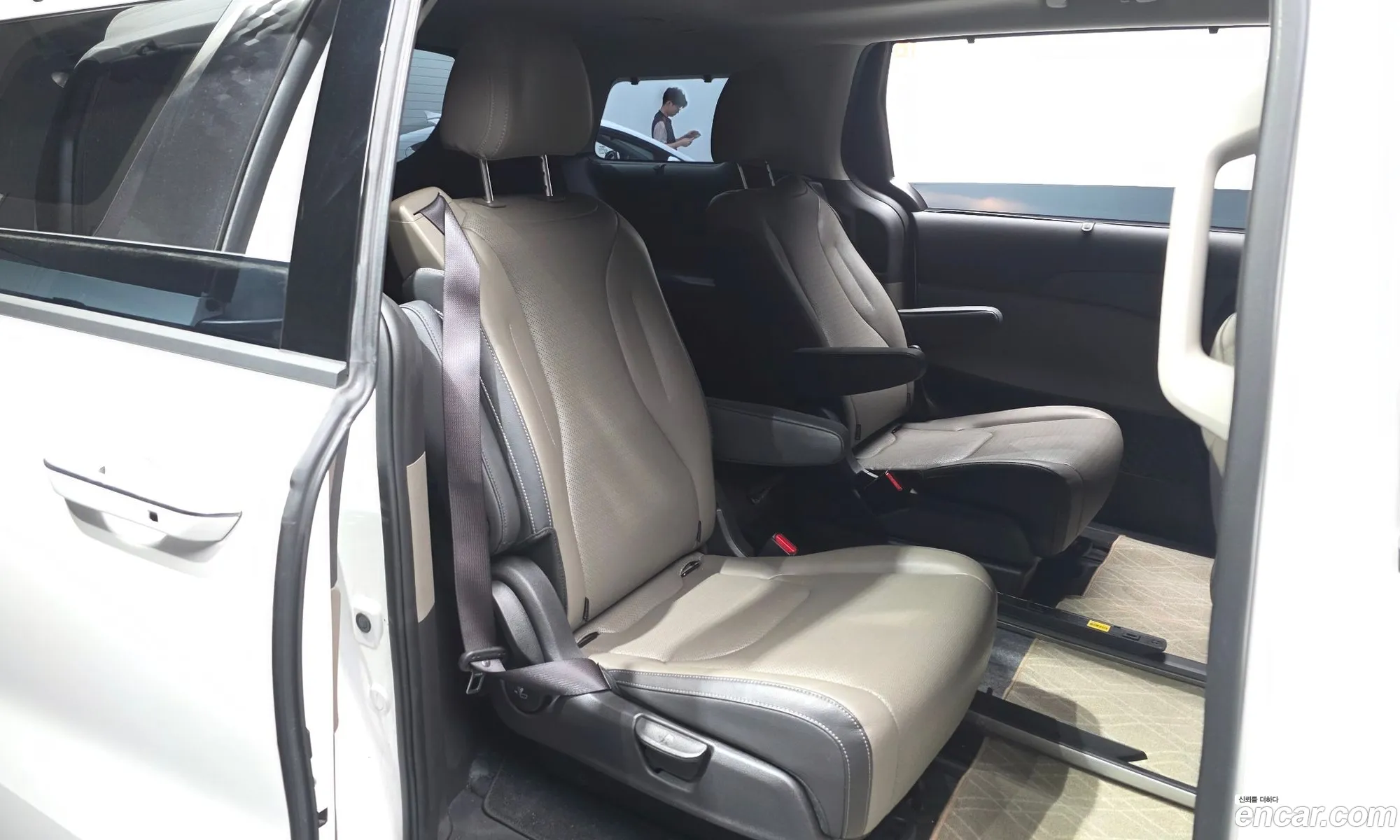 Kia Carnival 2024 KNANC81ABSS018945 — 25