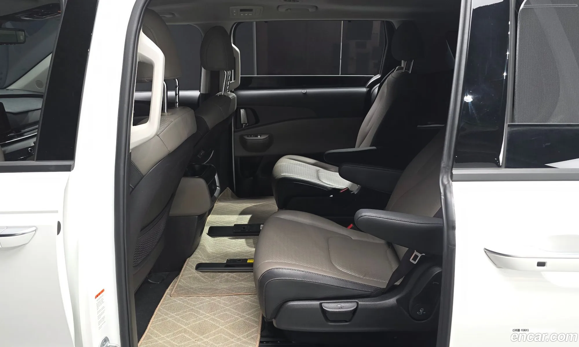 Kia Carnival 2024 KNANC81ABSS018945 — 24