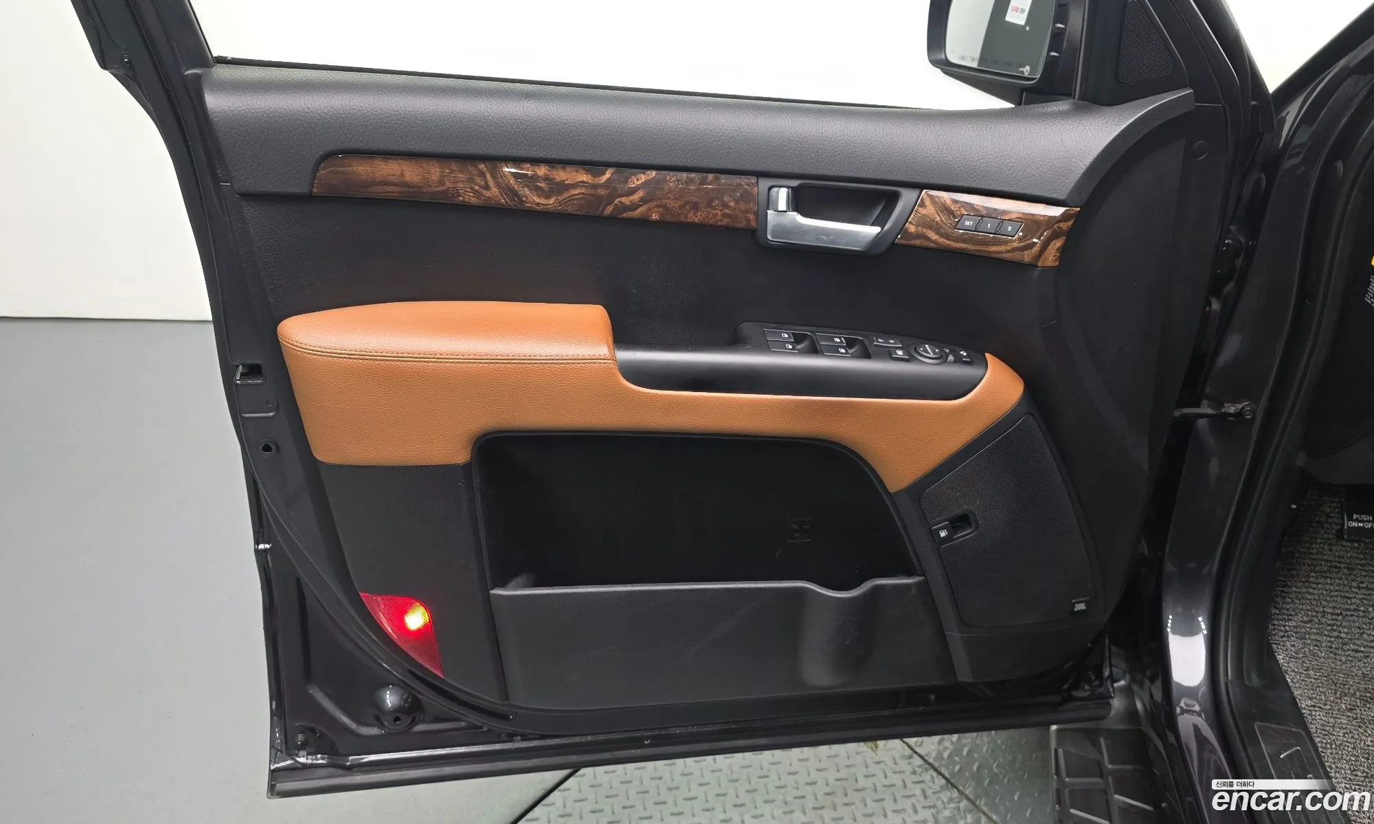 Kia Mohave 2017 KNAKN814DJA173696 — 8