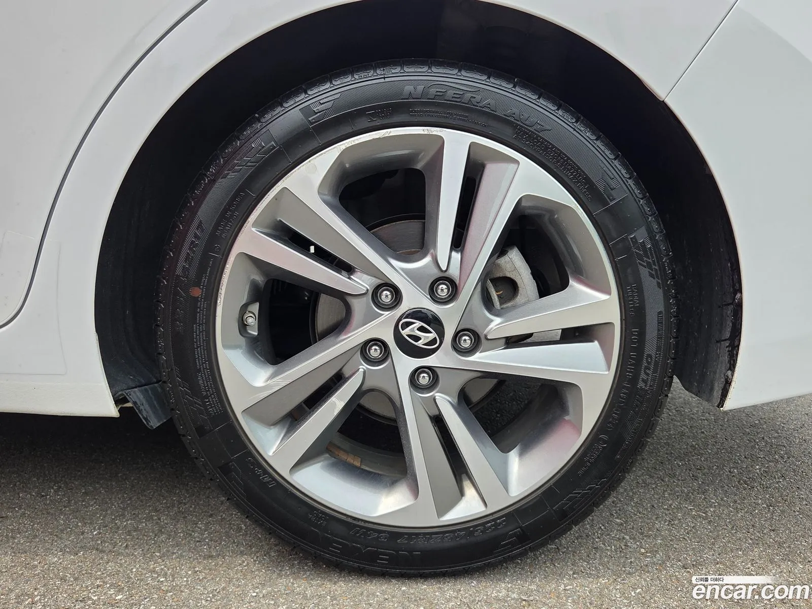 Hyundai Elantra AD 2018 — 14