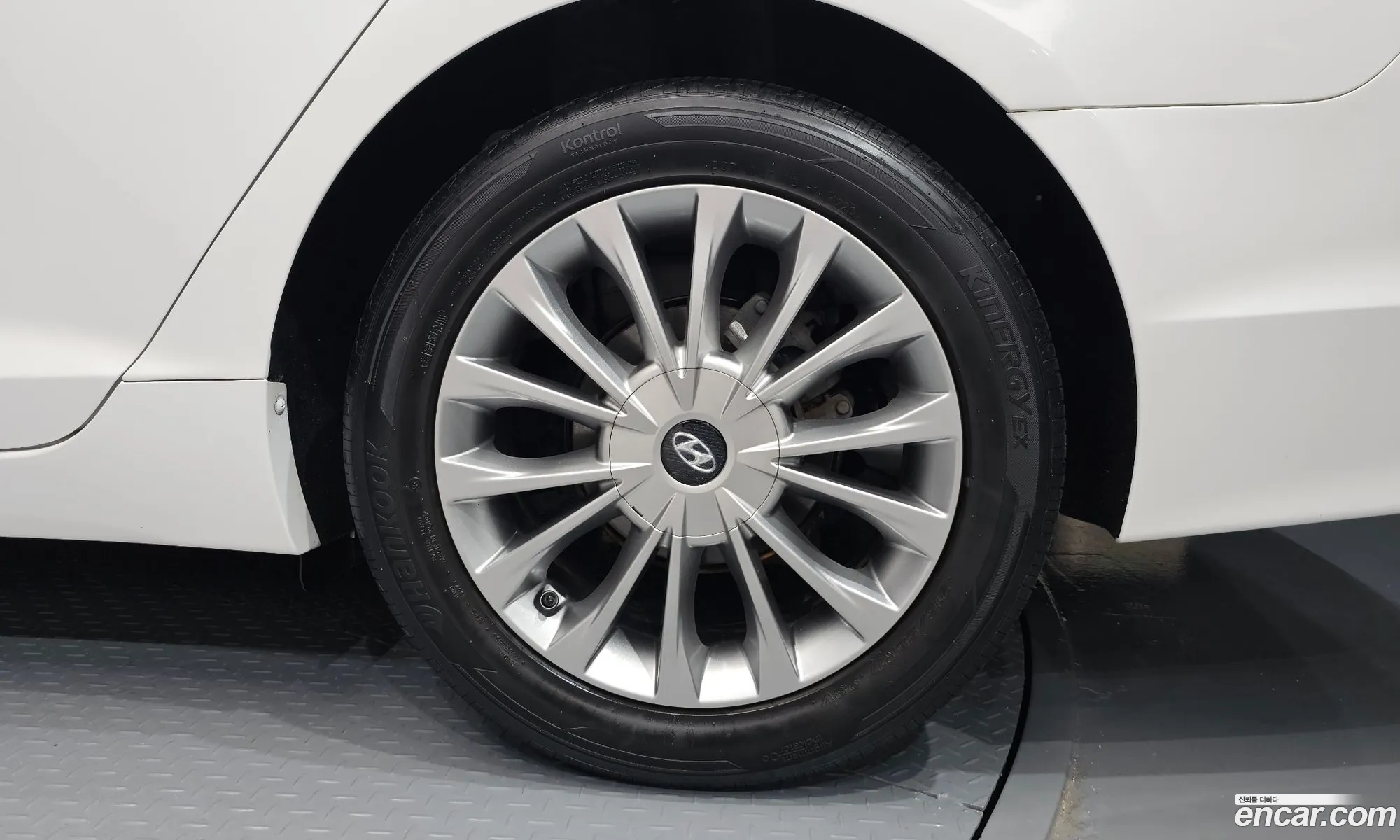 Hyundai LF Sonata 2014 — 15