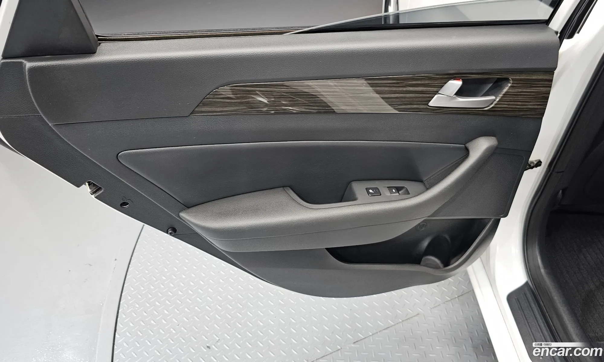 Hyundai LF Sonata 2014 — 13