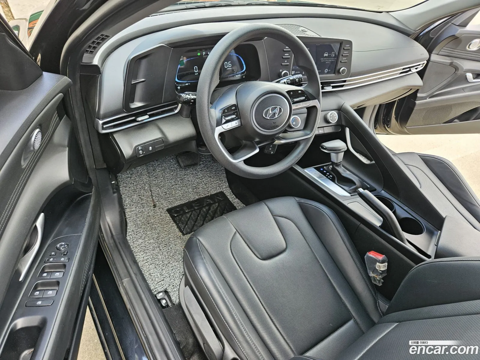Hyundai Elantra 2023 — 2