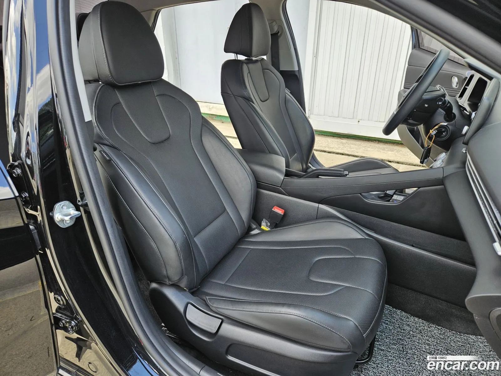 Hyundai Elantra 2023 — 16