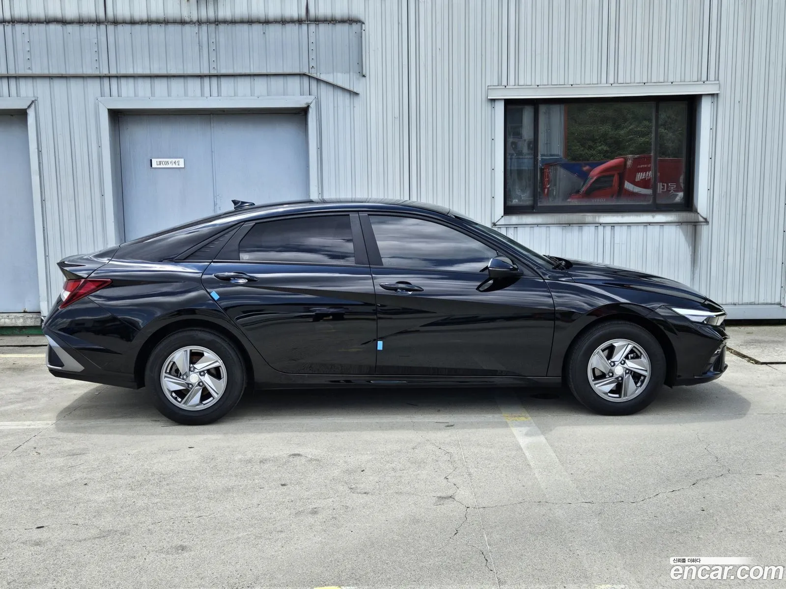 Hyundai Elantra 2023 — 15